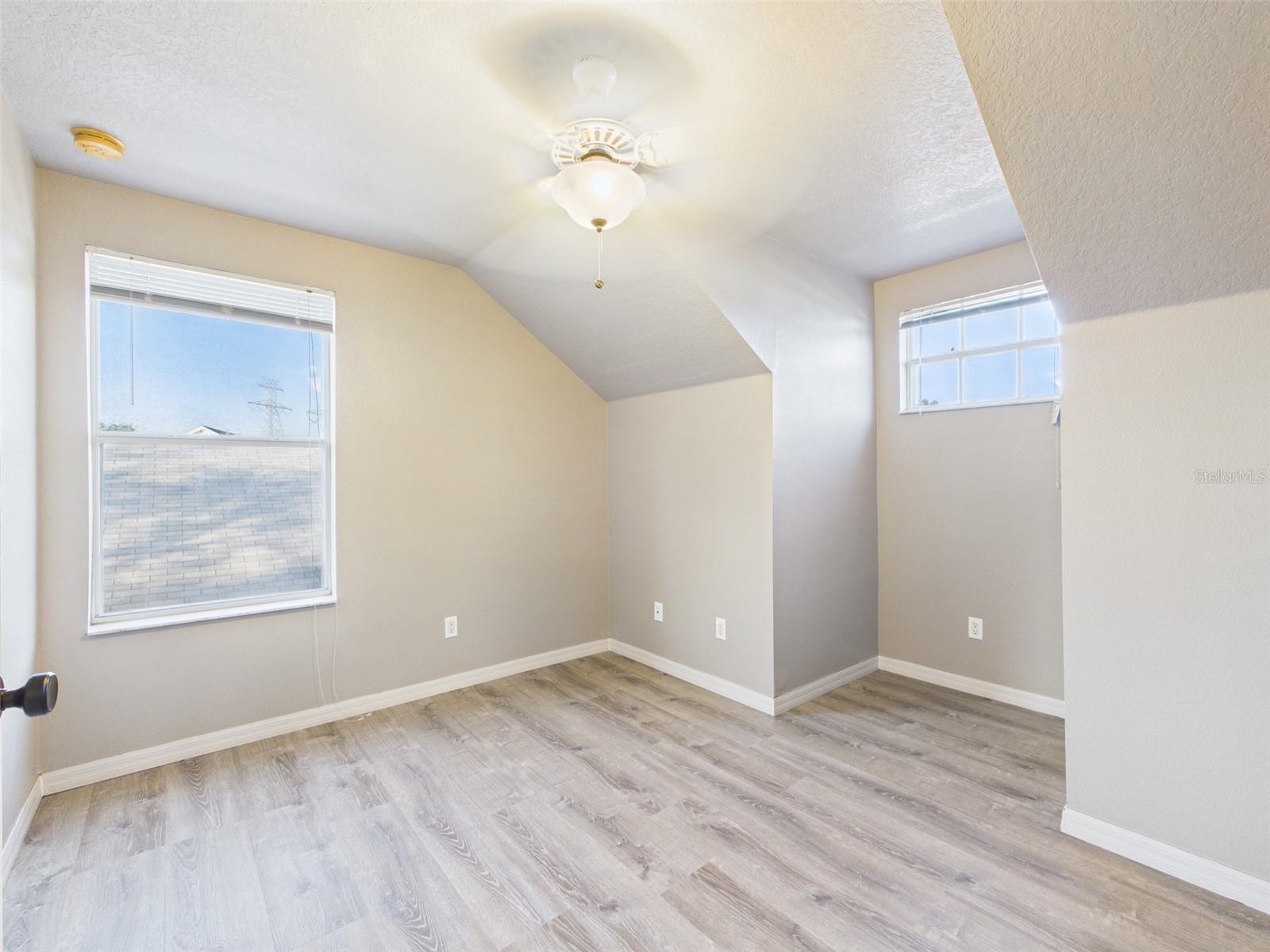 Image 31 of 39 For 8361 Silverbell Loop