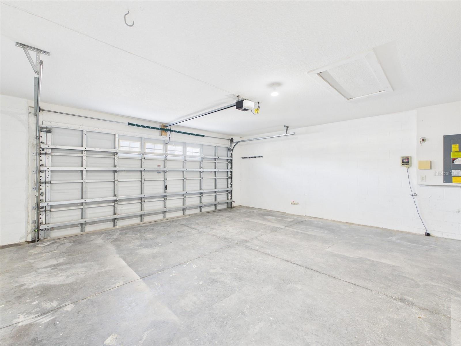 Image 35 of 39 For 8361 Silverbell Loop