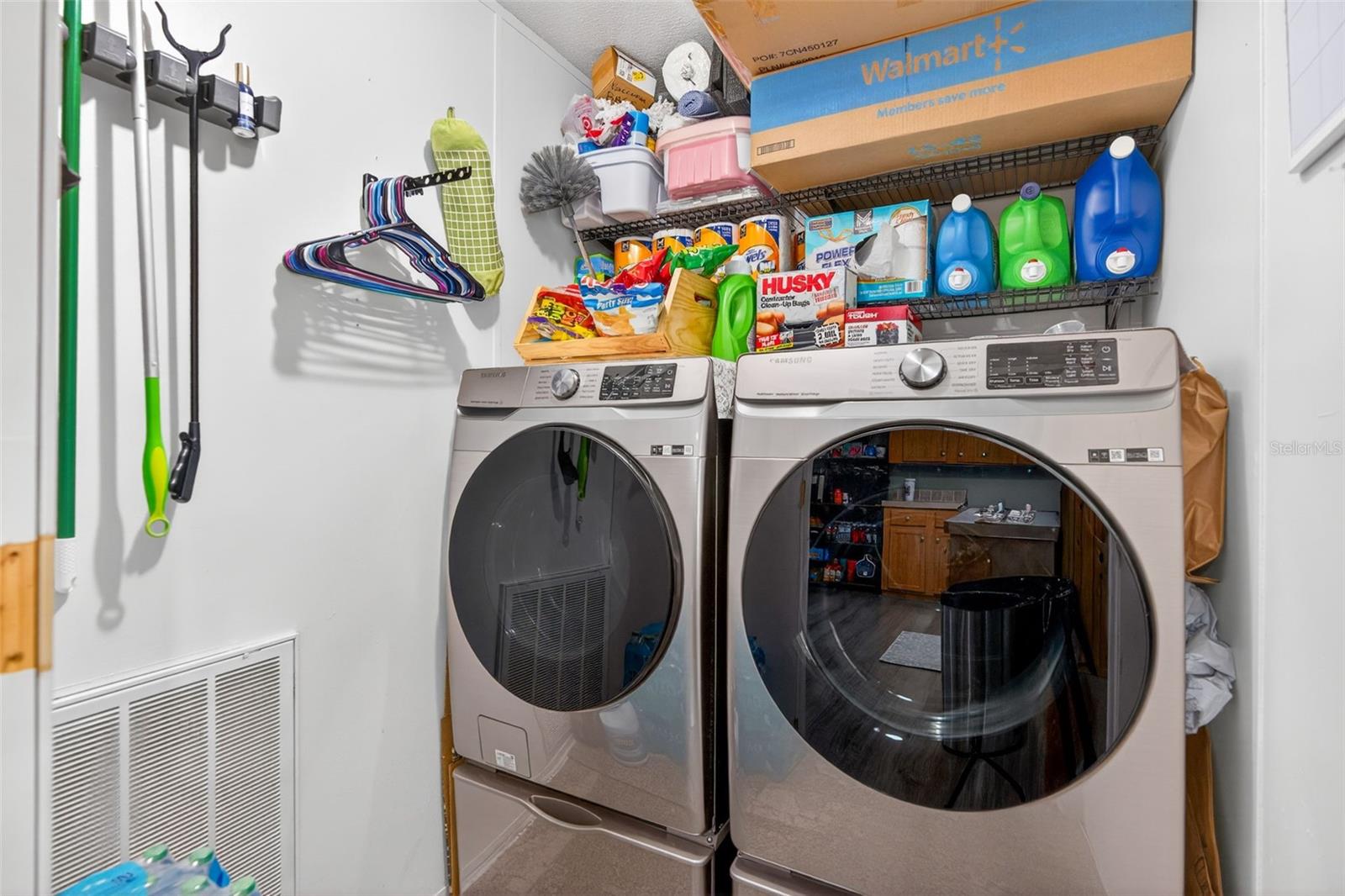 Image 12 of 39 For 16820 165th Avenue