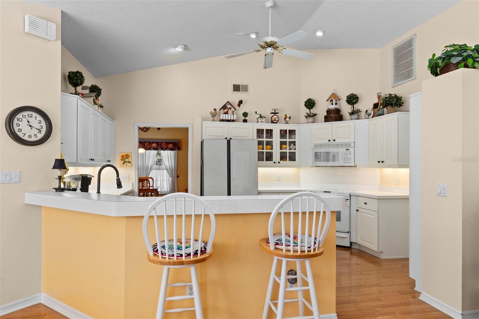 Listing photo id 14 for 13 Cupania Court