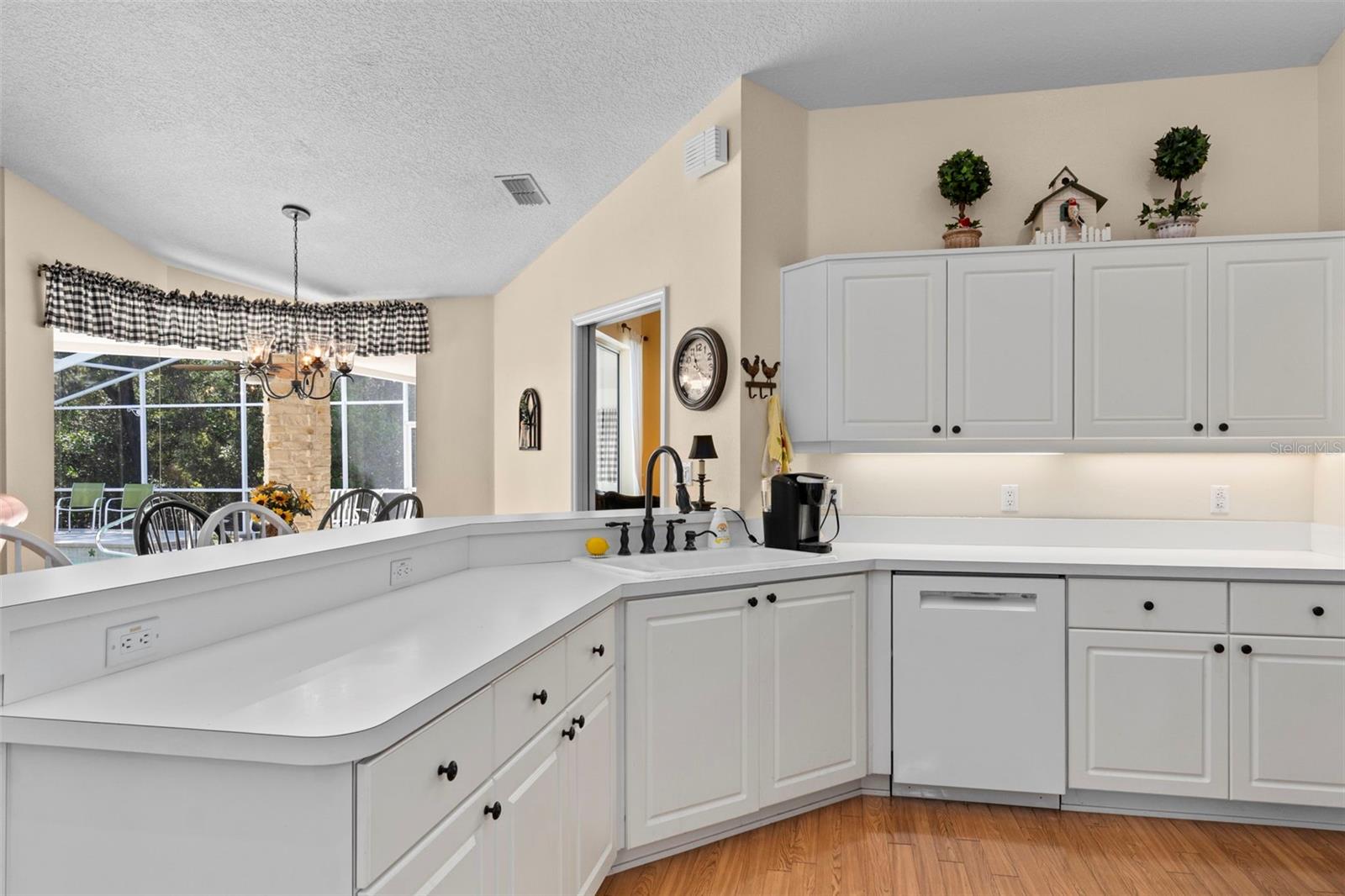 Listing photo id 15 for 13 Cupania Court