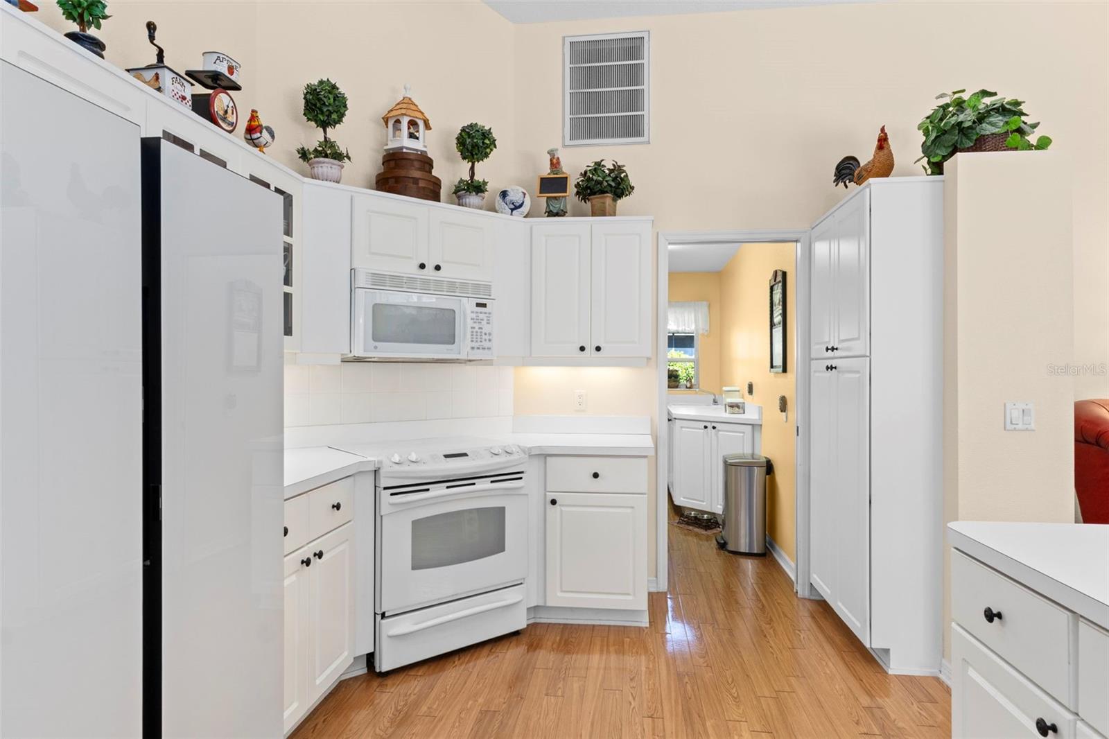 Listing photo id 16 for 13 Cupania Court