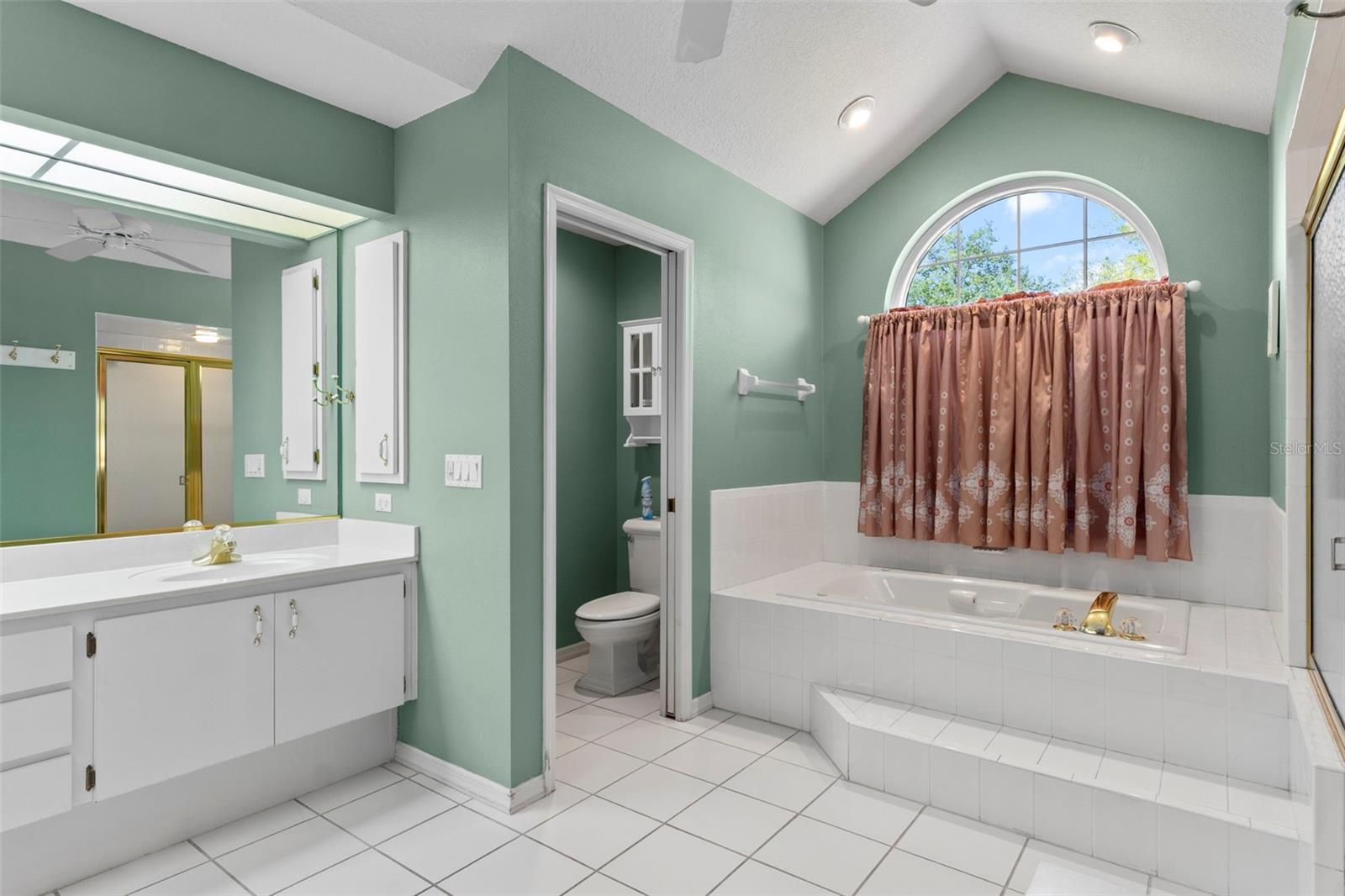 Listing photo id 22 for 13 Cupania Court