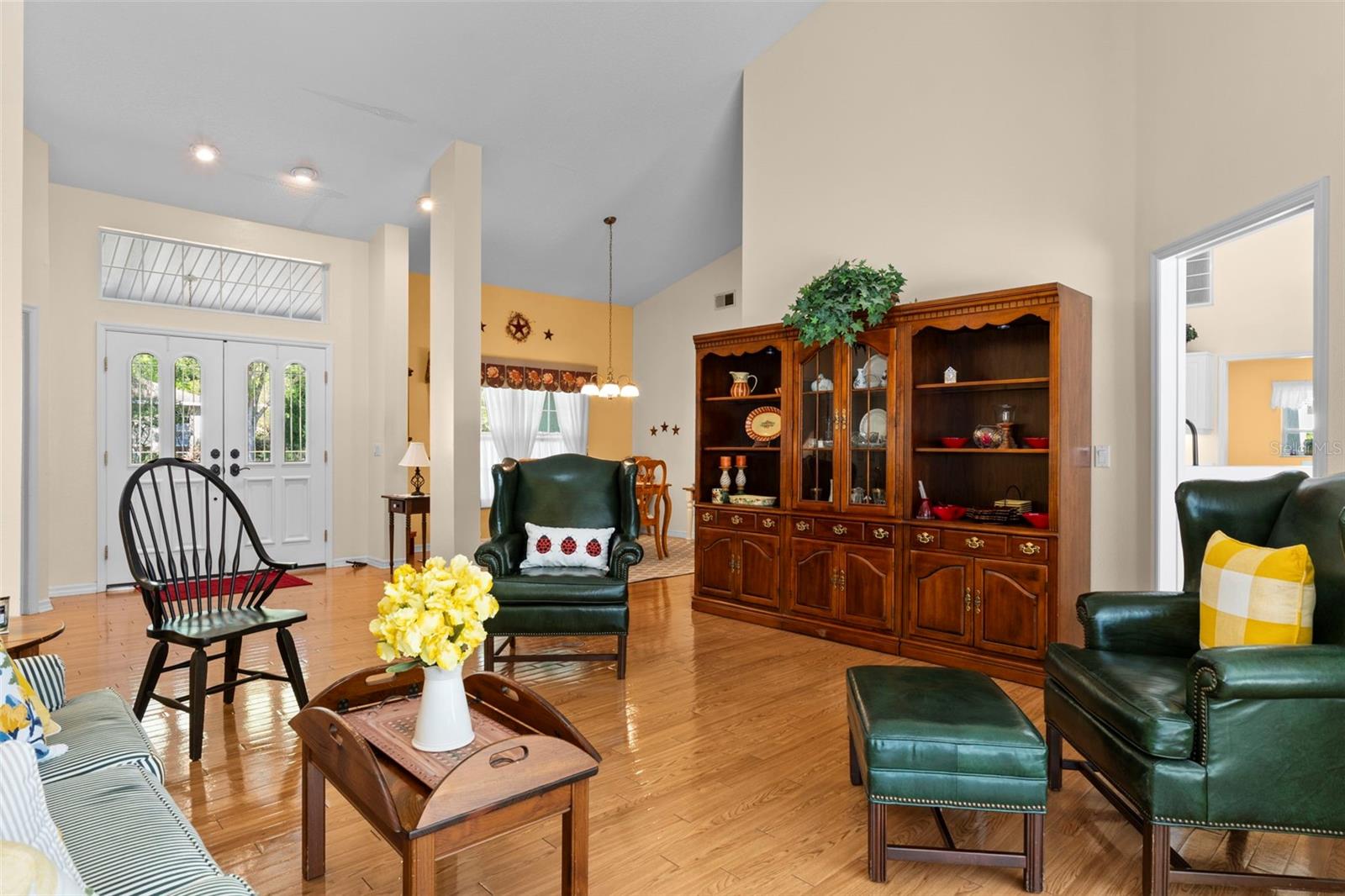 Listing photo id 6 for 13 Cupania Court