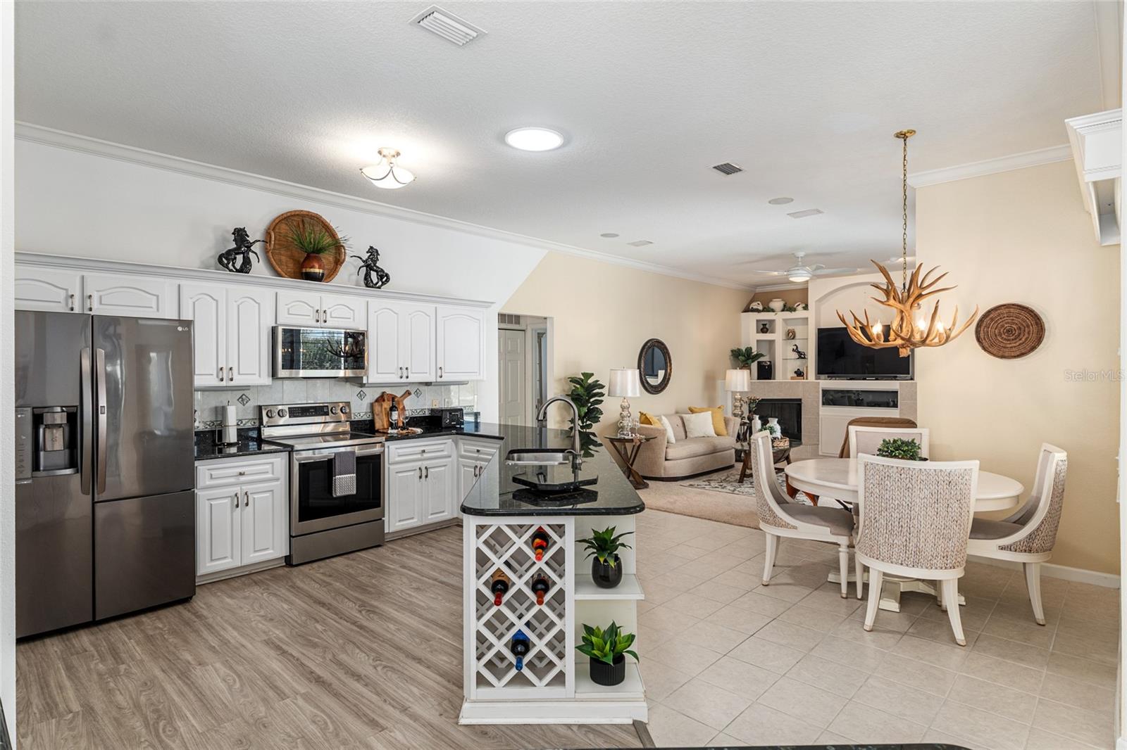 Image 21 of 91 For 5711 25th Loop