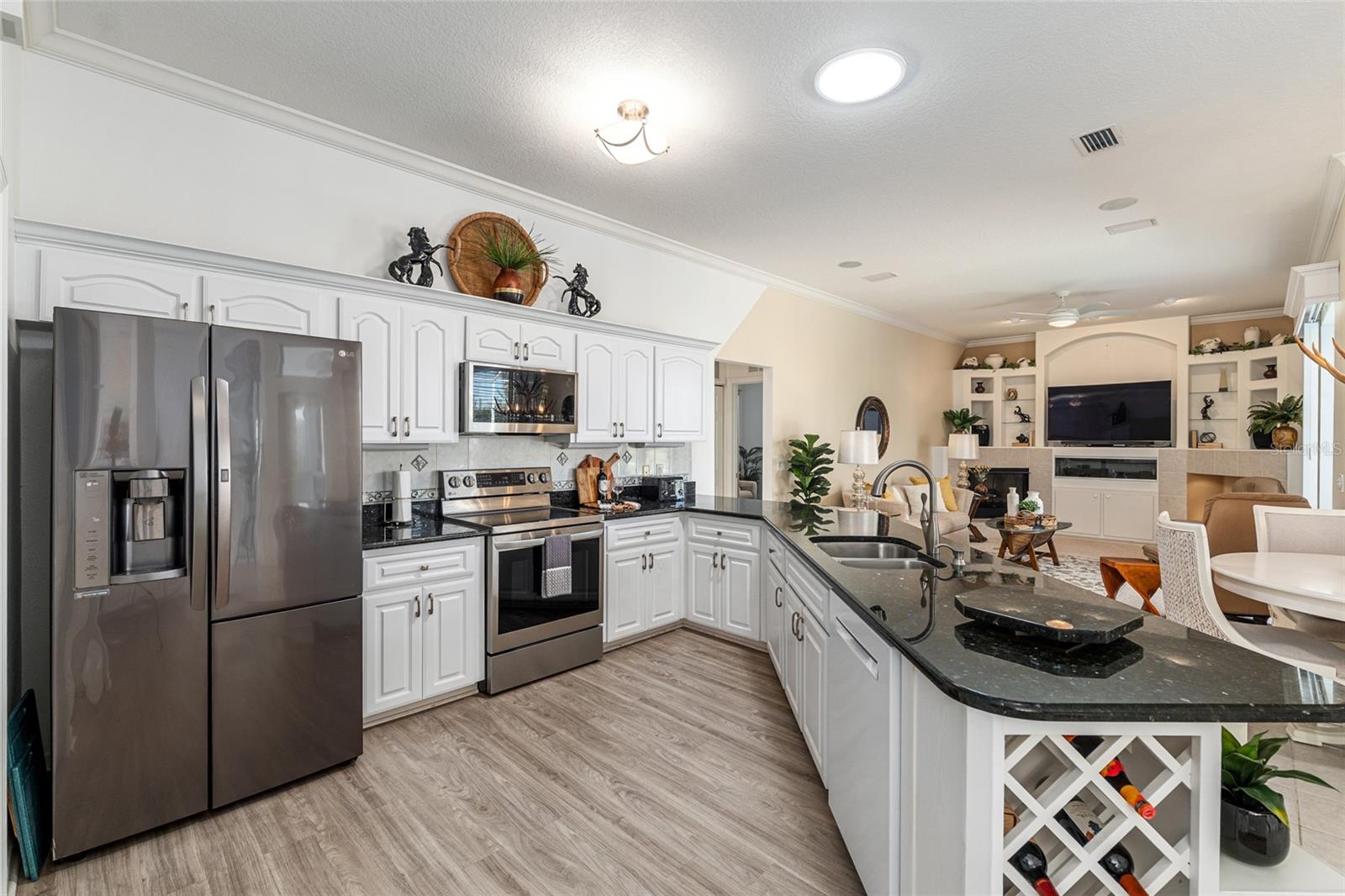 Image 34 of 91 For 5711 25th Loop