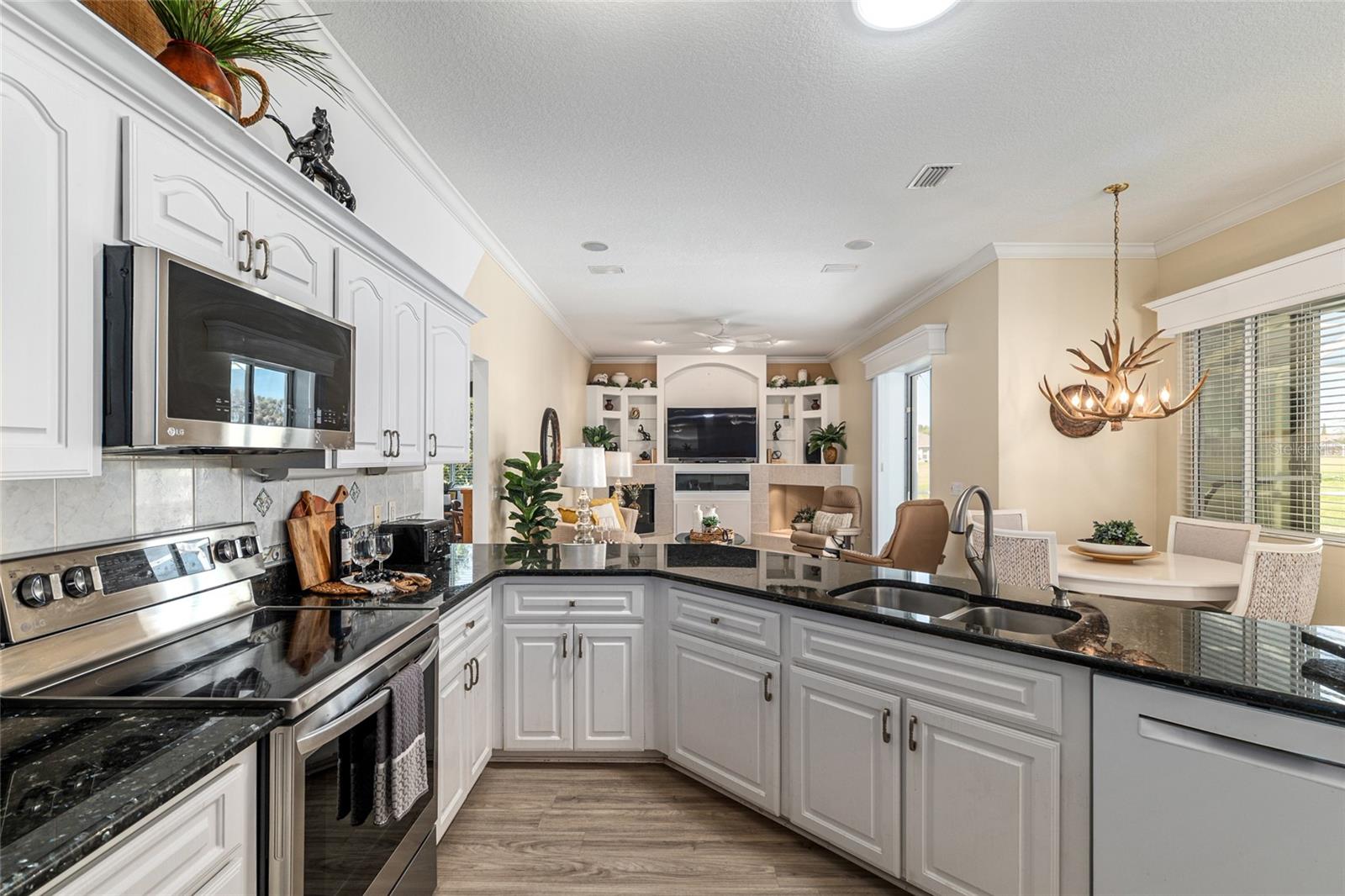 Image 35 of 91 For 5711 25th Loop