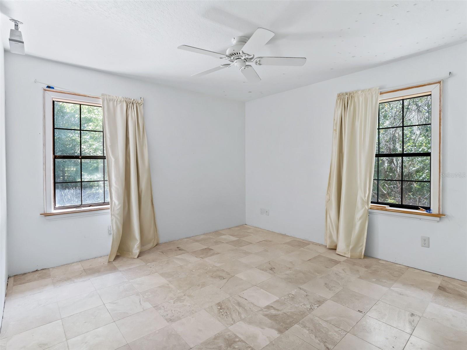 Image 28 of 41 For 10120 71st Court