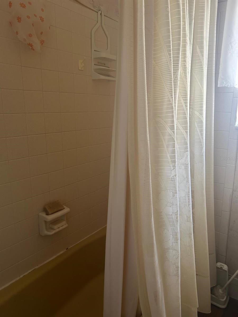 Image 8 of 26 For 568 Silver Course Loop