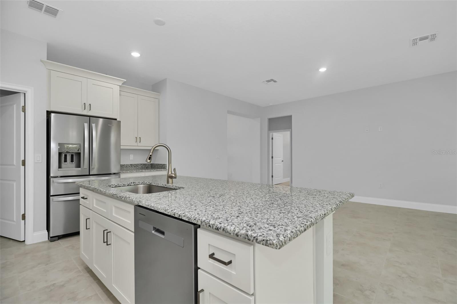 Image 11 of 35 For 7270 Glenridge Circle 13