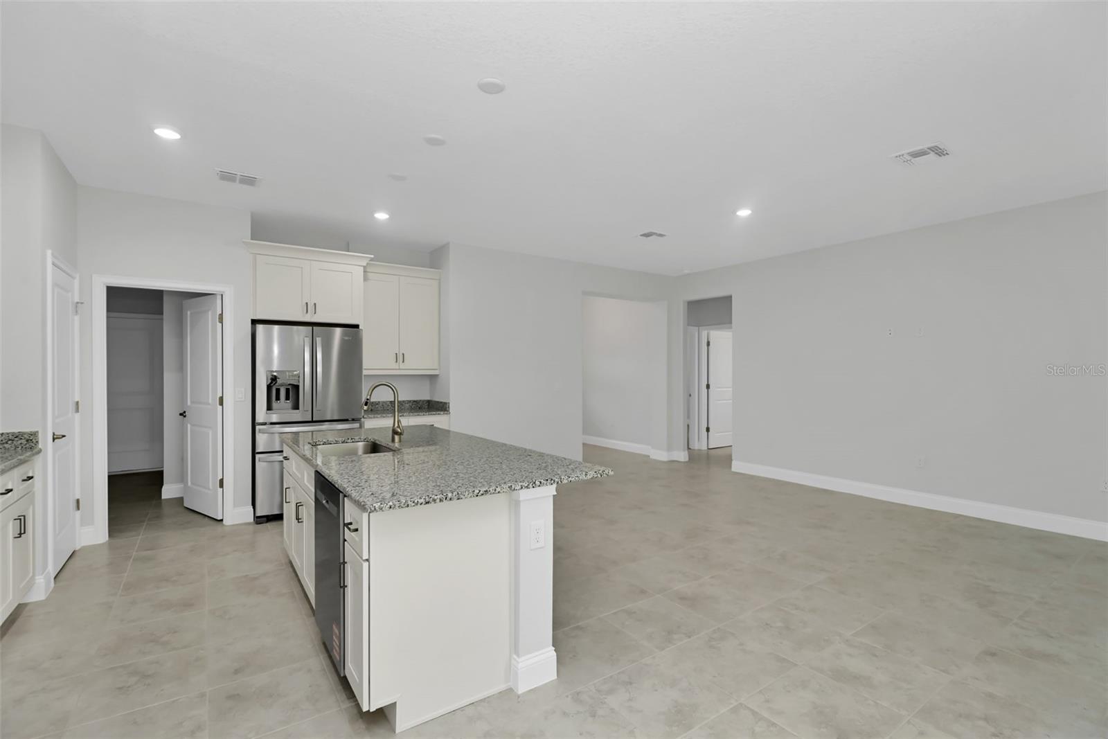 Image 13 of 35 For 7270 Glenridge Circle 13