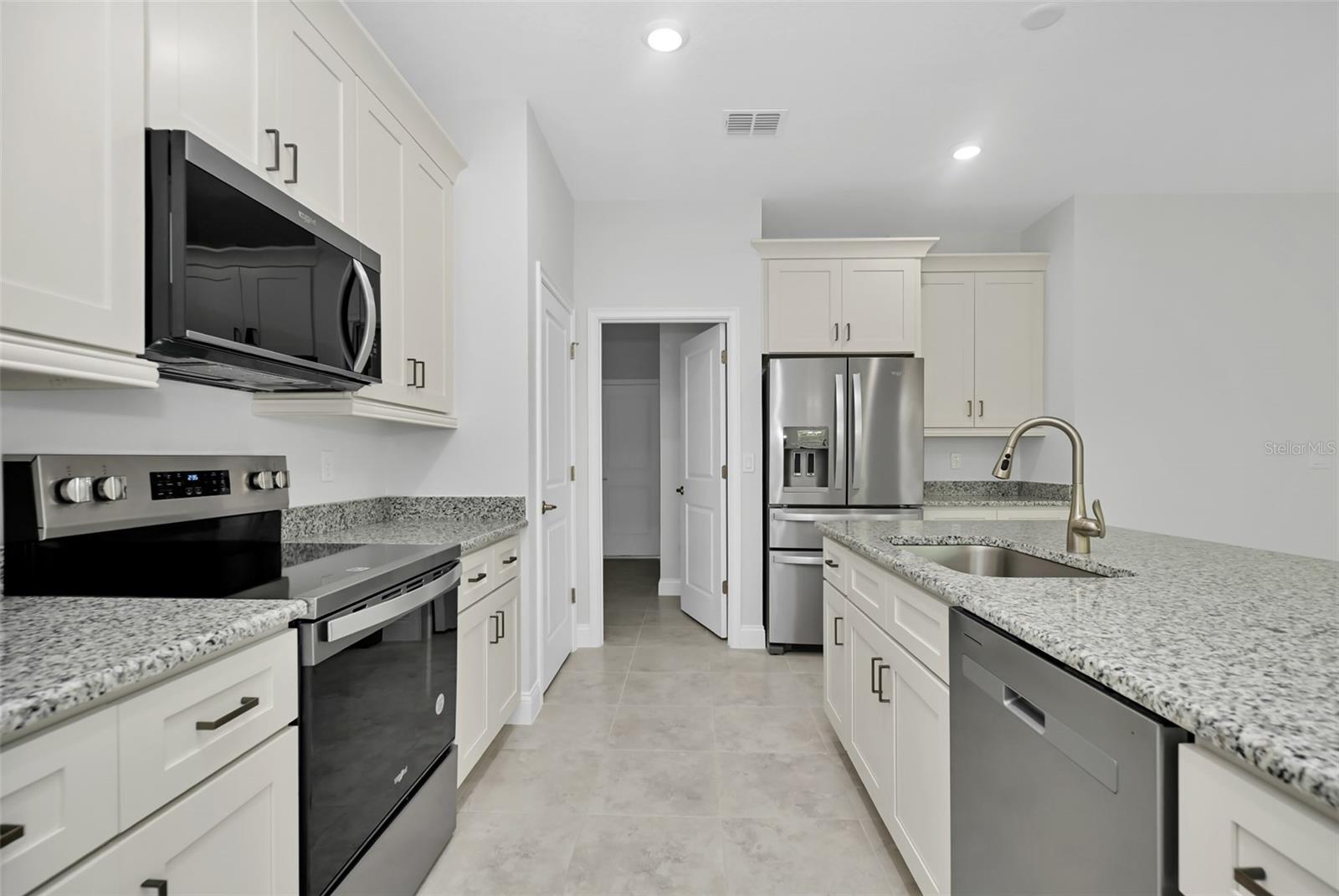 Image 15 of 35 For 7270 Glenridge Circle 13