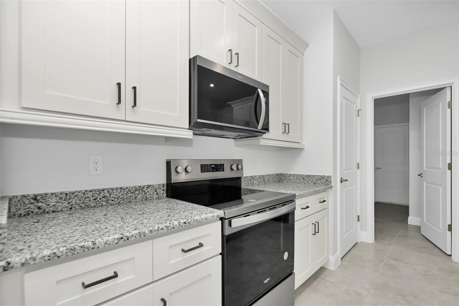 Image 16 of 35 For 7270 Glenridge Circle 13