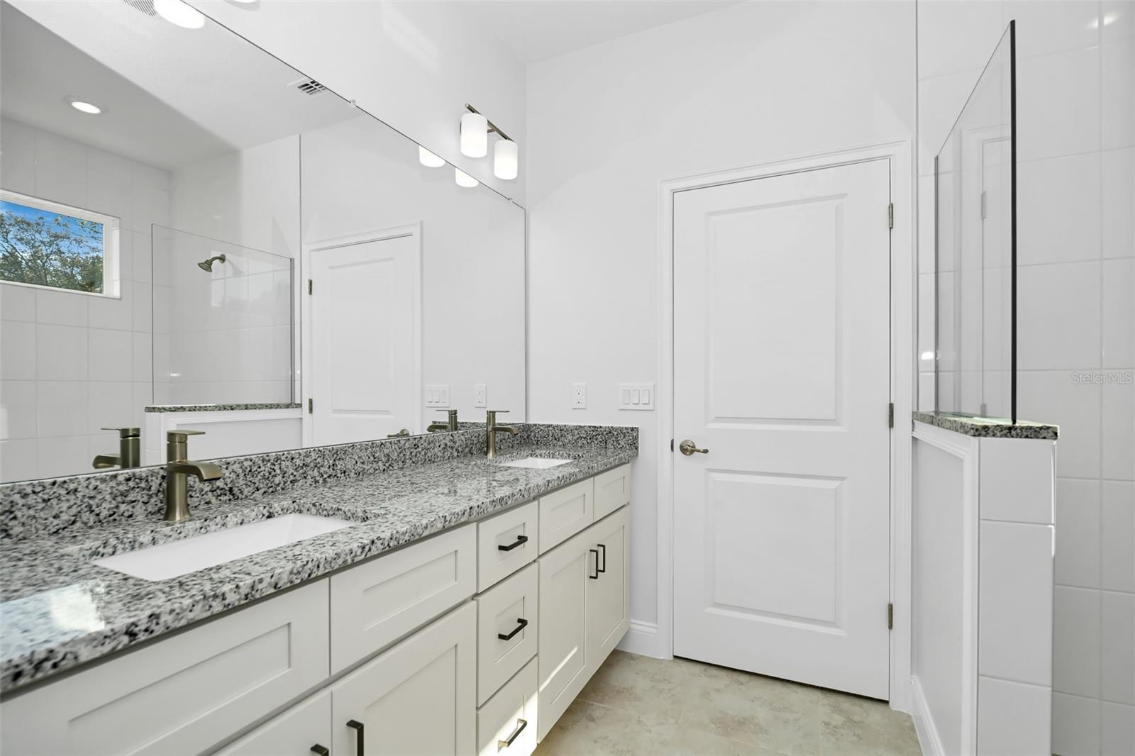 Image 23 of 35 For 7270 Glenridge Circle 13