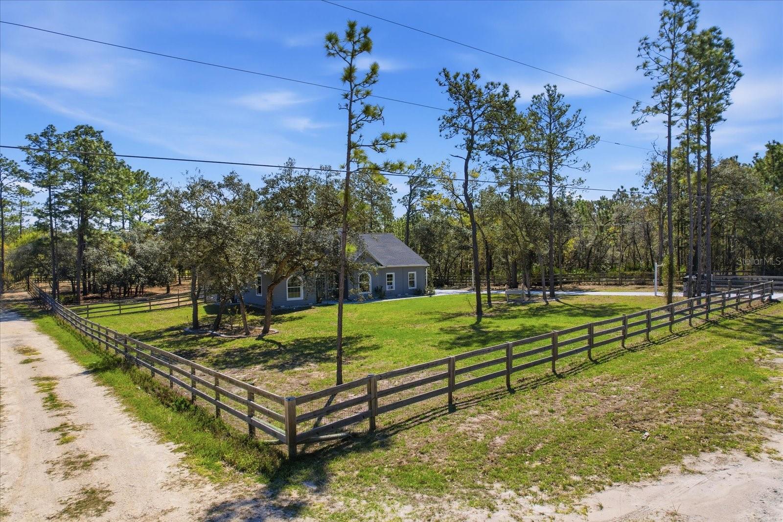 Listing photo id 36 for 16146 Magnolia Warbler Road