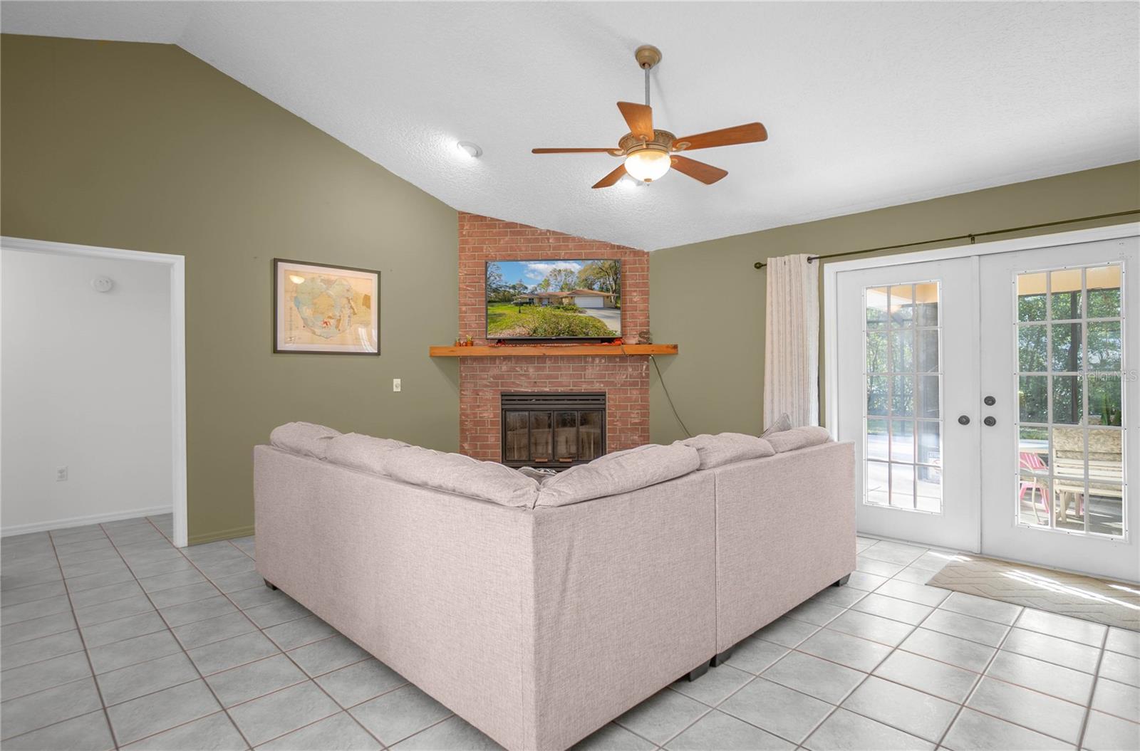 Image 10 of 56 For 826 Gaines Lane