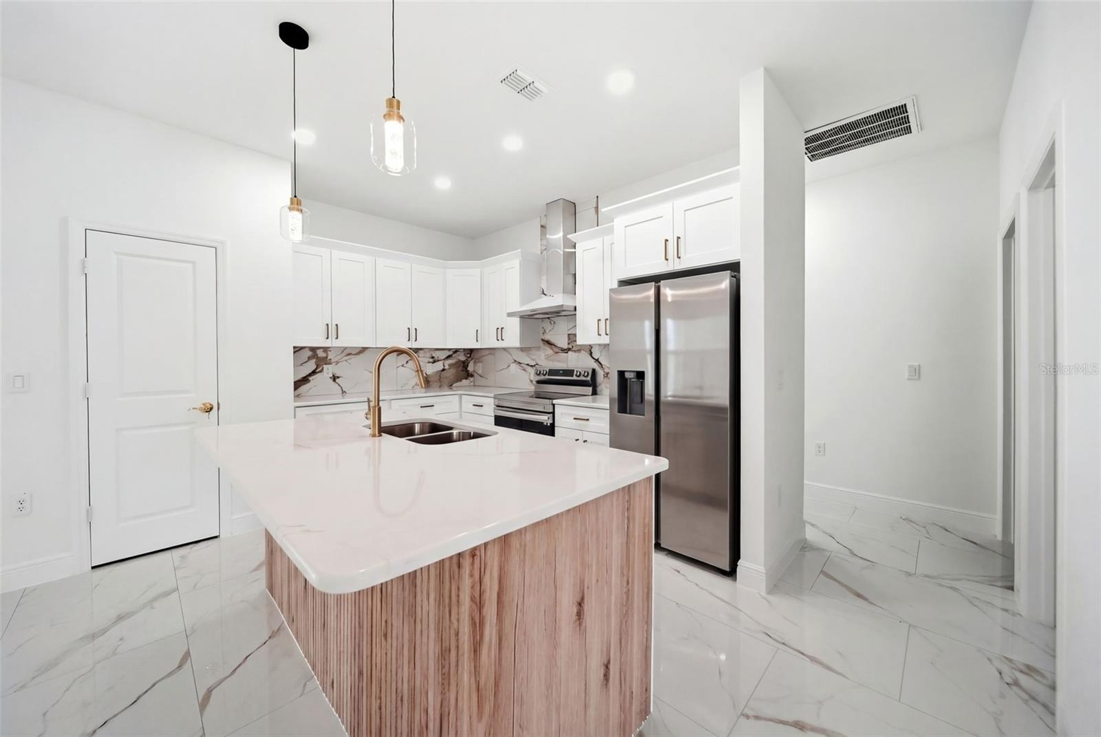 Image 10 of 35 For 2180 Cogan Drive Se