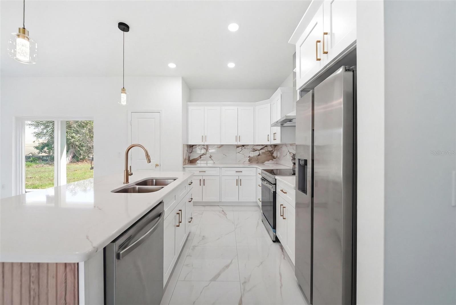 Image 11 of 35 For 2180 Cogan Drive Se