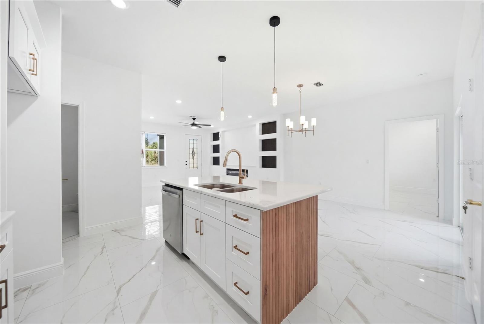 Image 12 of 35 For 2180 Cogan Drive Se