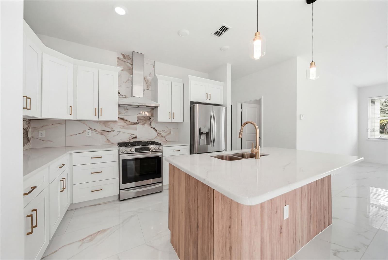 Image 2 of 35 For 2180 Cogan Drive Se