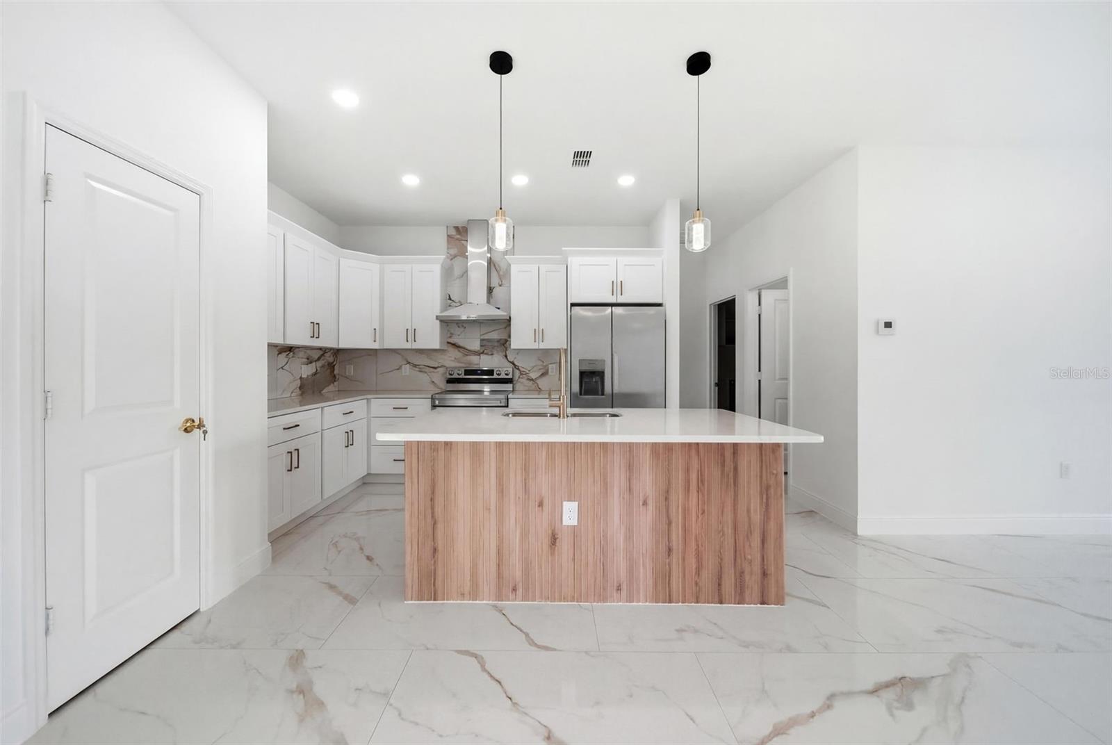 Image 22 of 35 For 2180 Cogan Drive Se