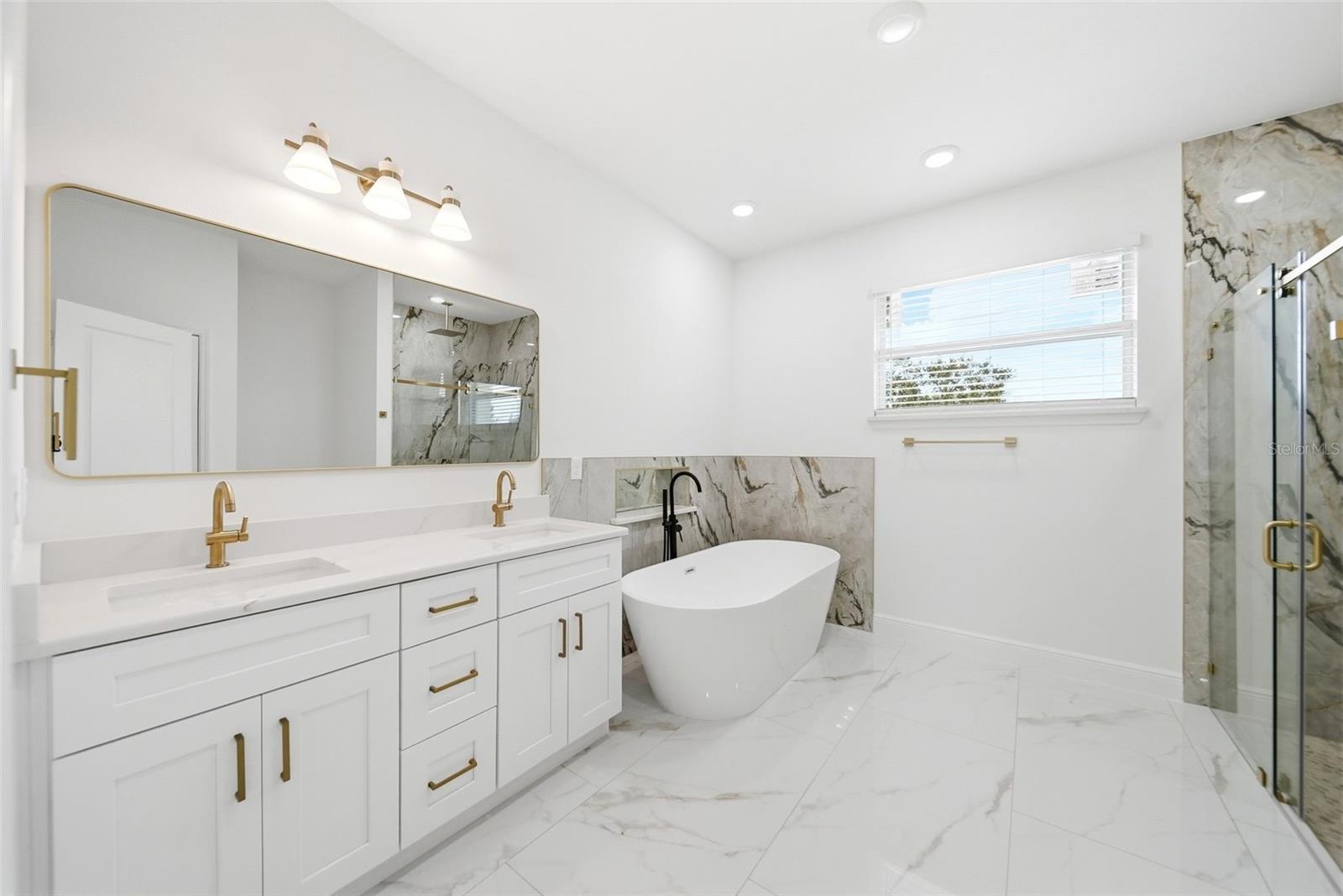 Image 3 of 35 For 2180 Cogan Drive Se