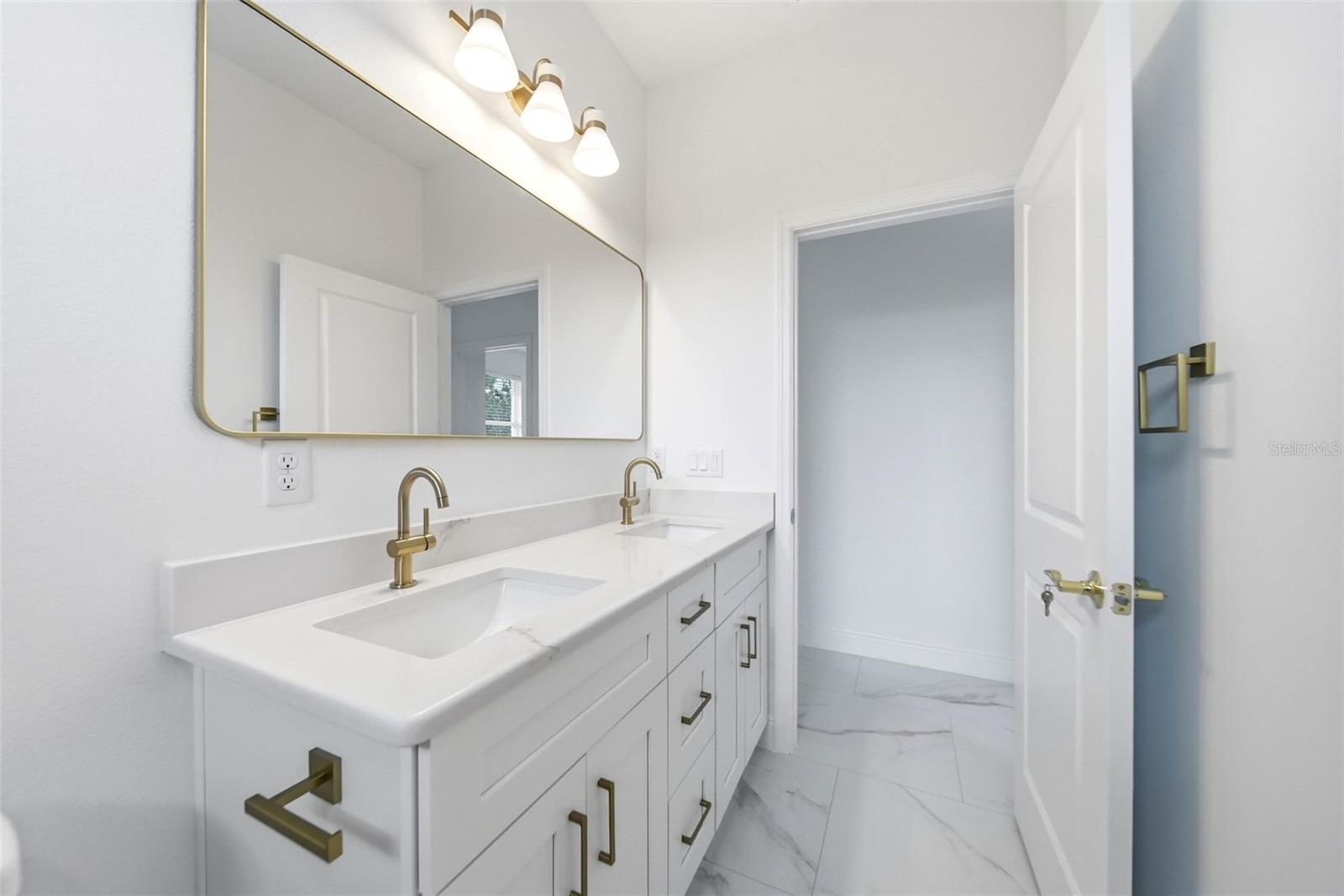 Image 32 of 35 For 2180 Cogan Drive Se