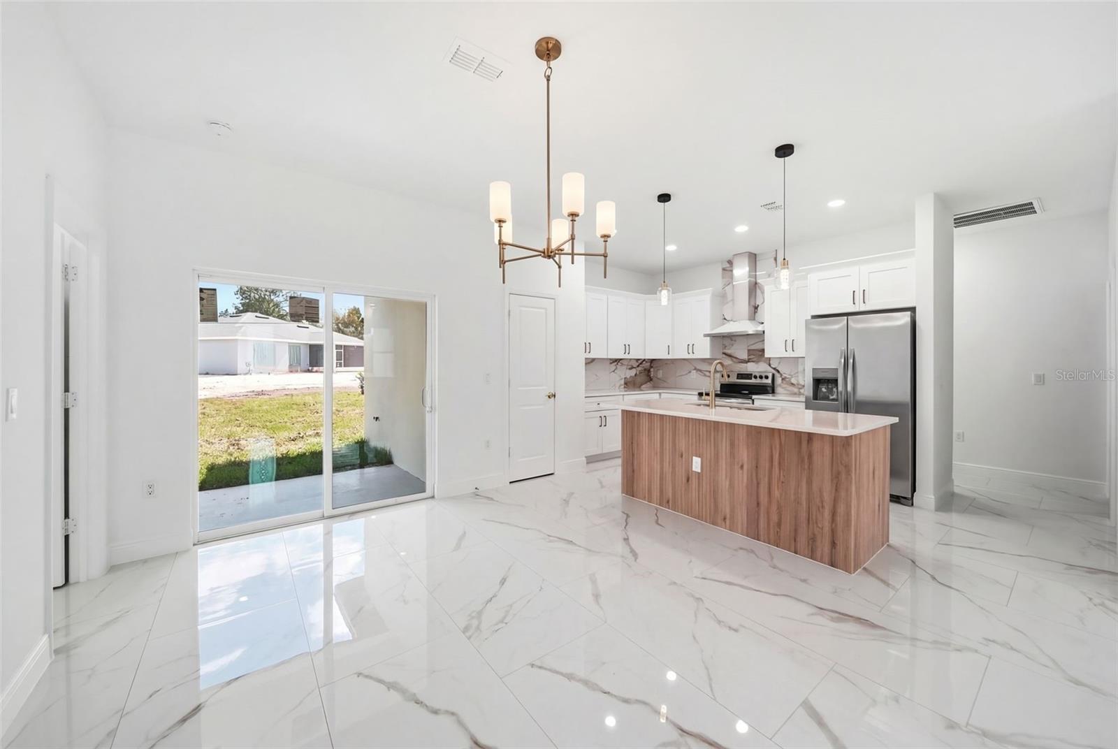 Image 9 of 35 For 2180 Cogan Drive Se