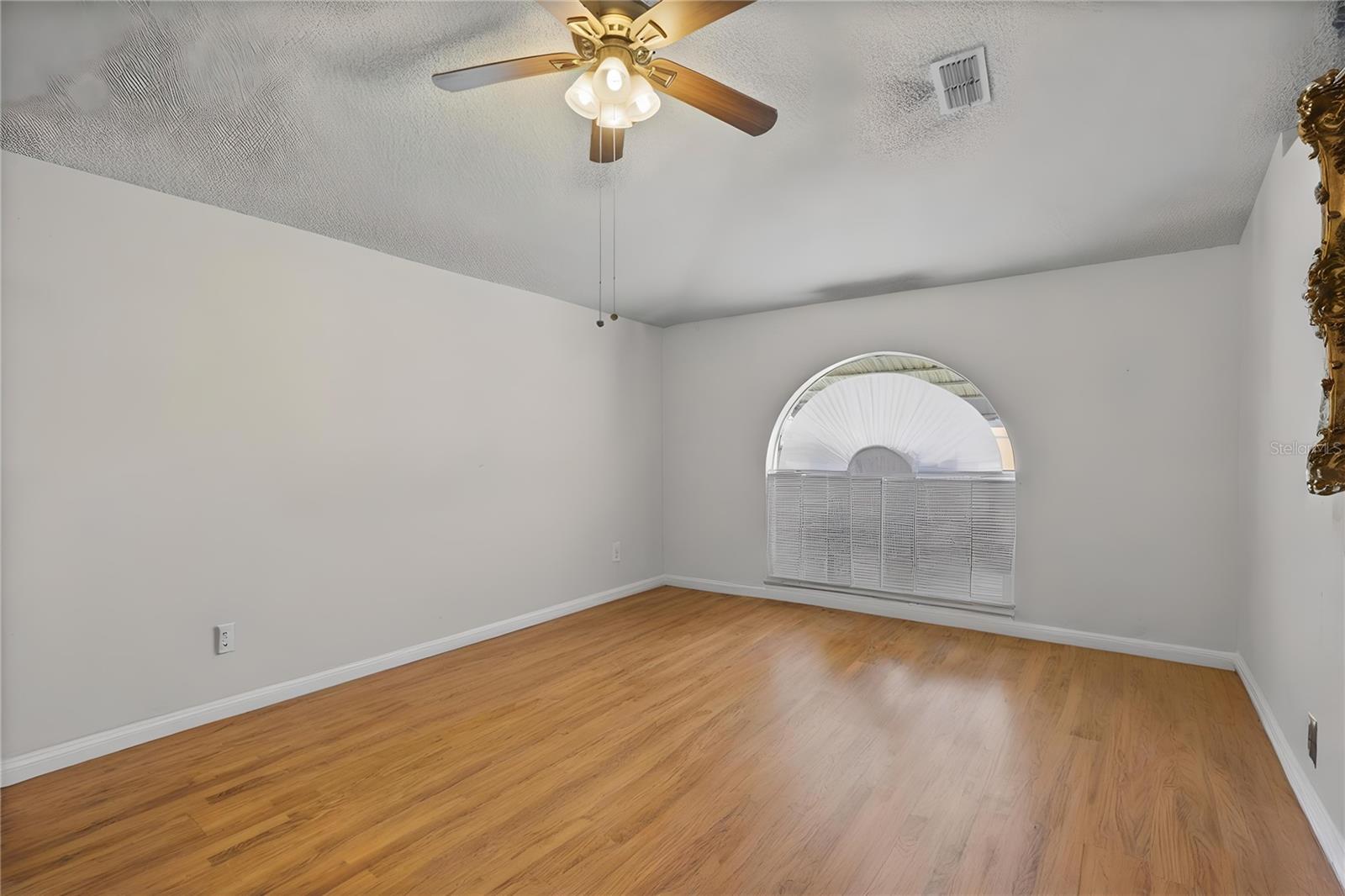 Listing photo id 15 for 8453 Apple Orchard Road