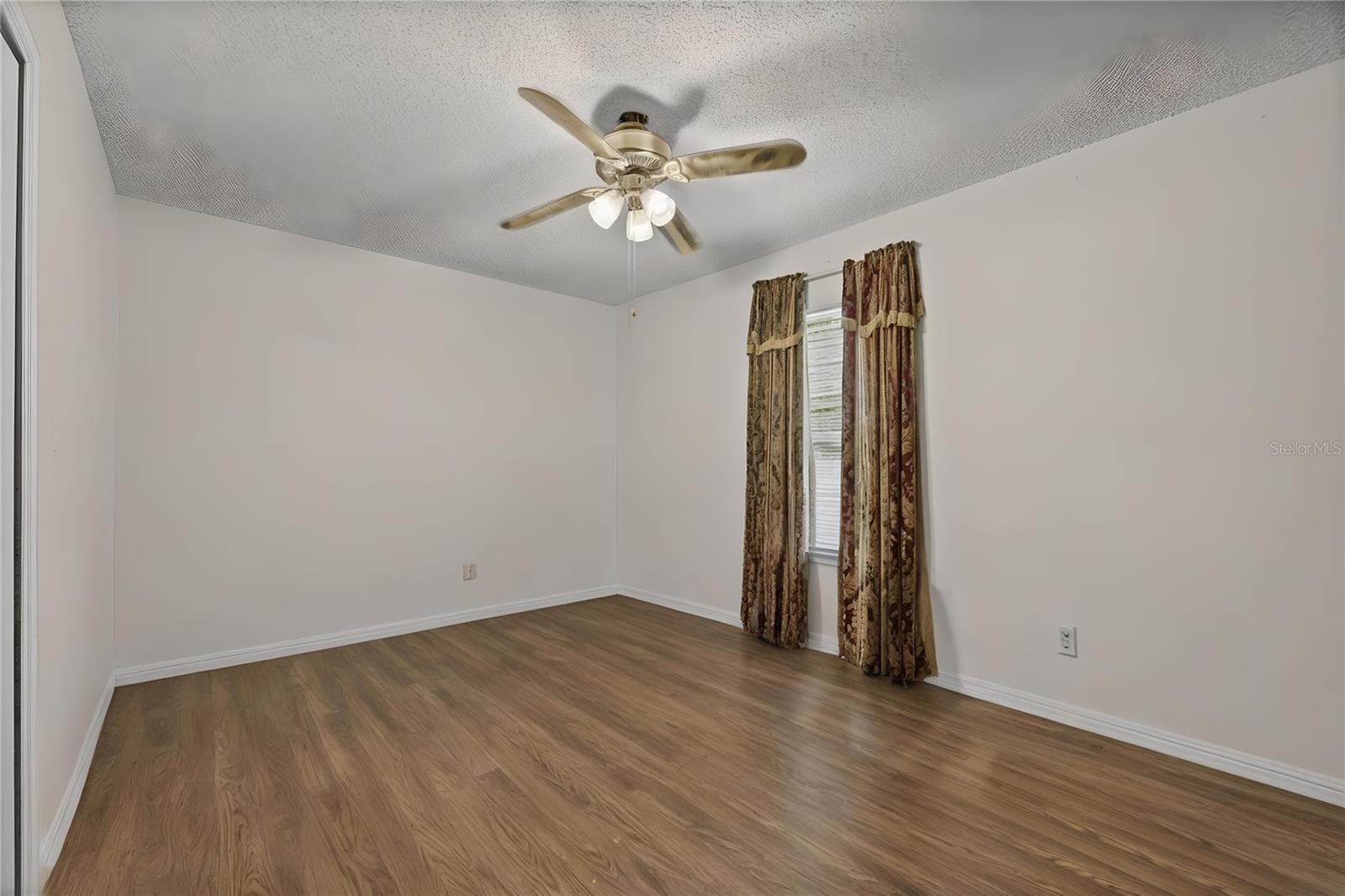 Listing photo id 18 for 8453 Apple Orchard Road