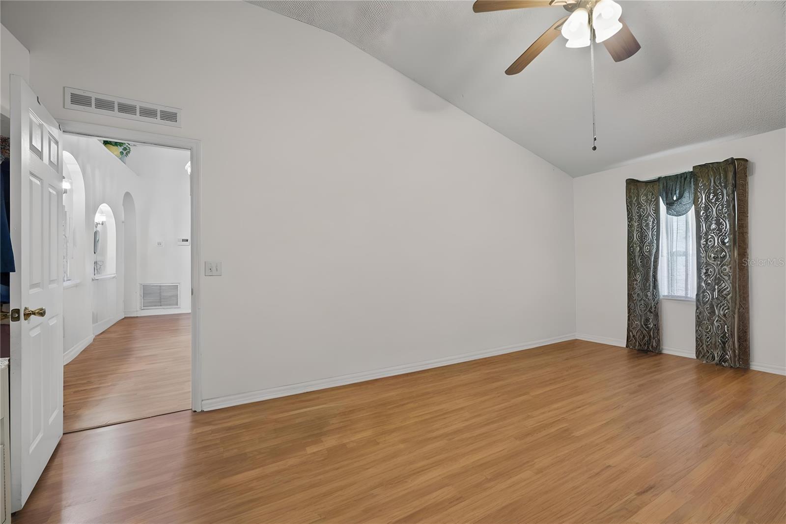 Listing photo id 26 for 8453 Apple Orchard Road