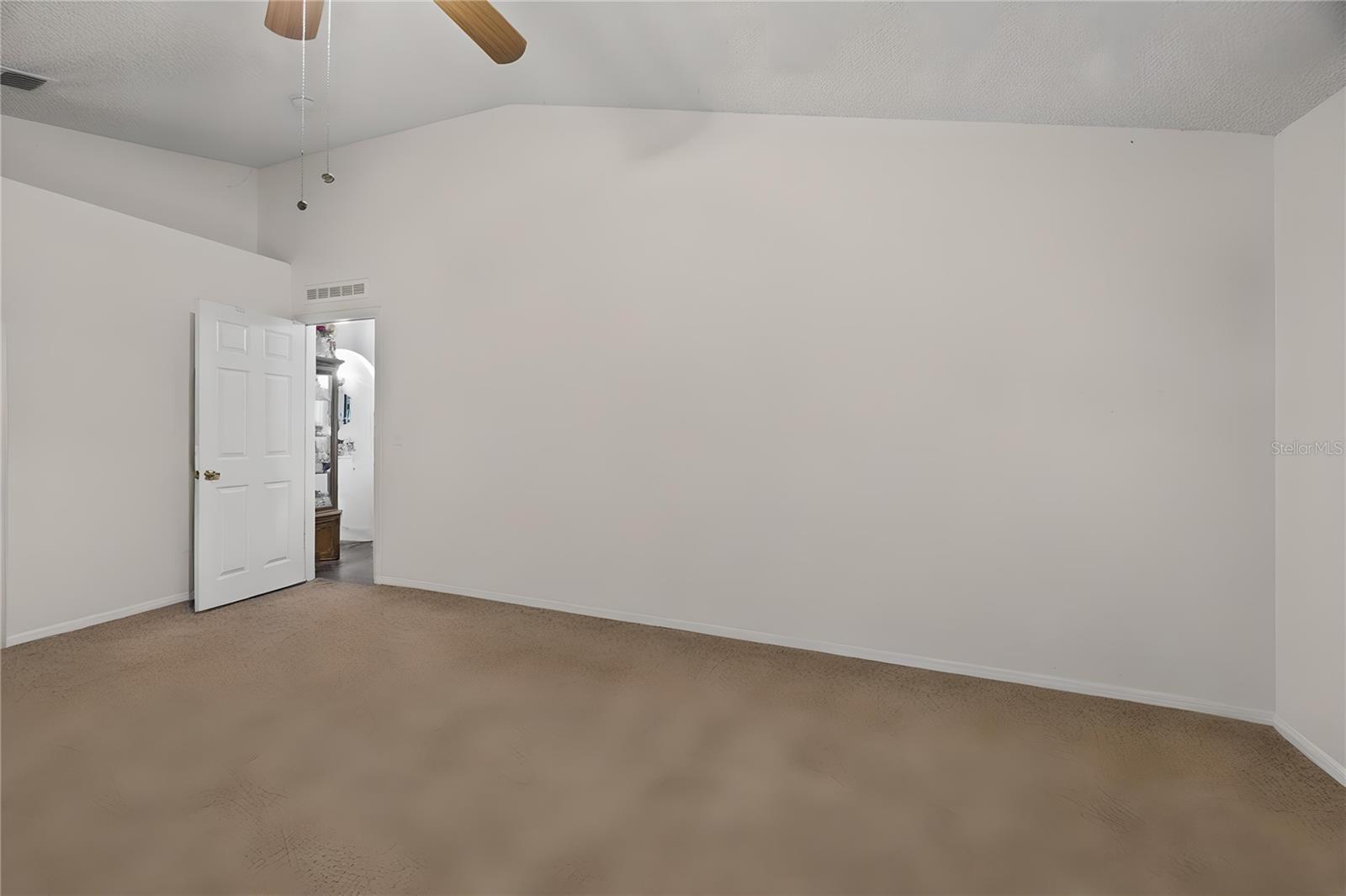 Listing photo id 27 for 8453 Apple Orchard Road