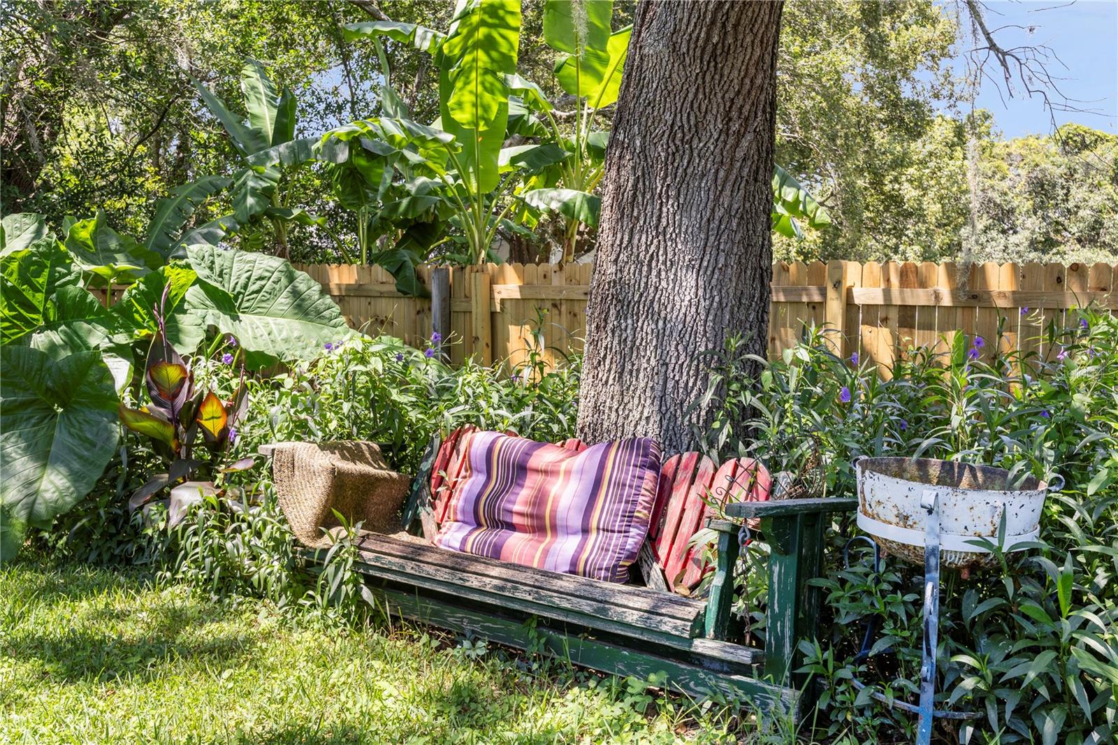 Listing photo id 37 for 8453 Apple Orchard Road