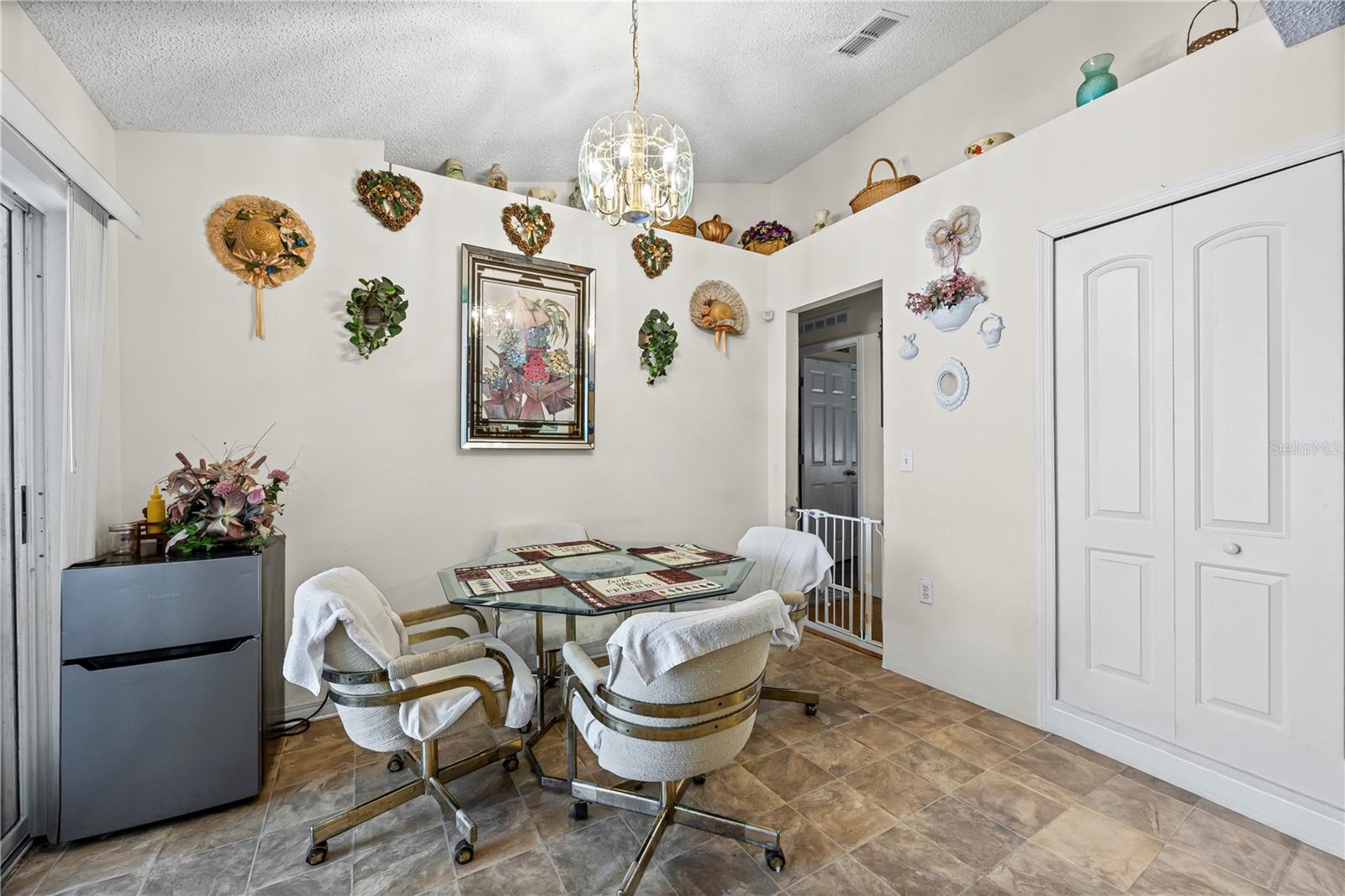 Listing photo id 39 for 8453 Apple Orchard Road