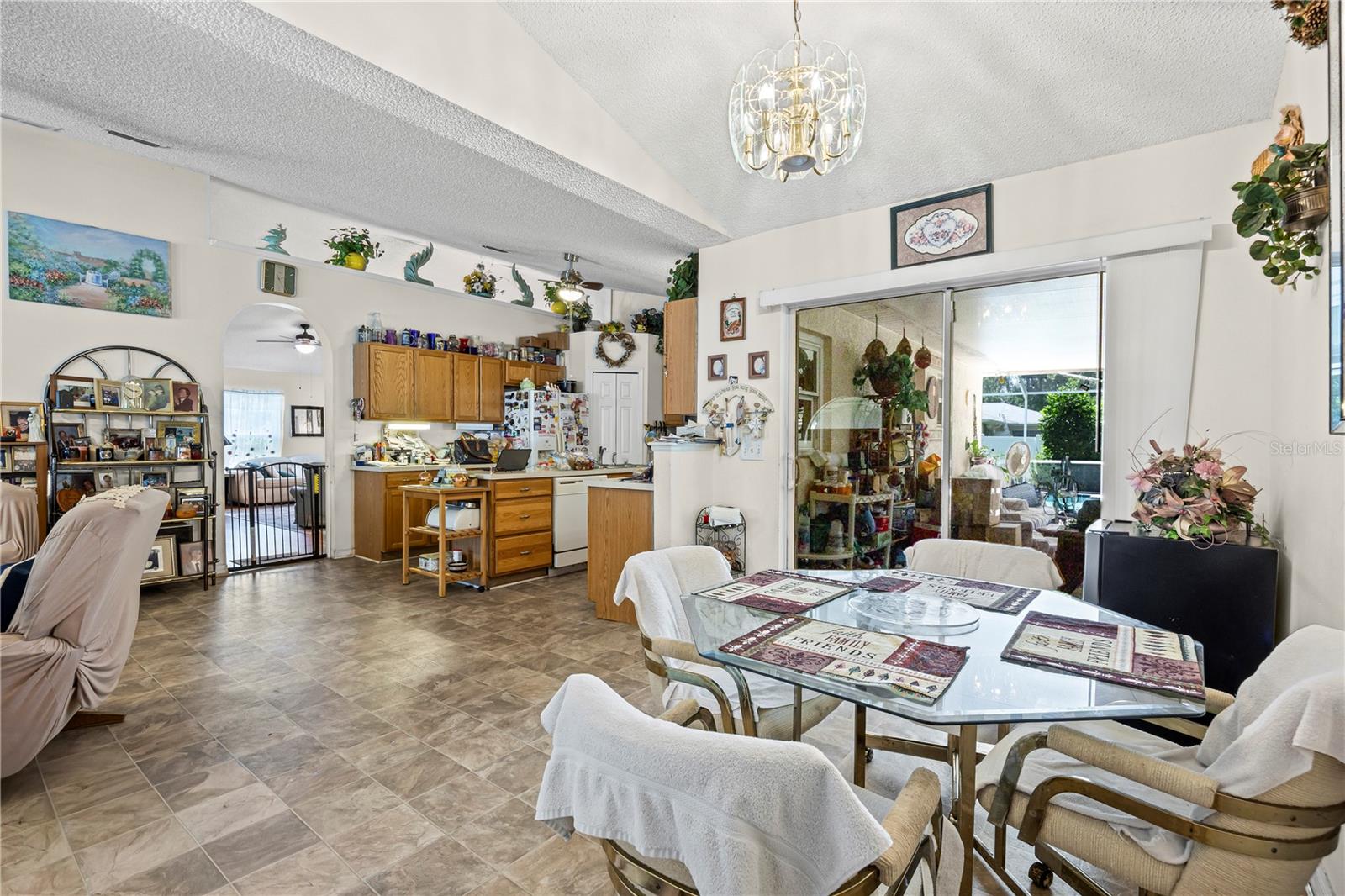 Listing photo id 40 for 8453 Apple Orchard Road