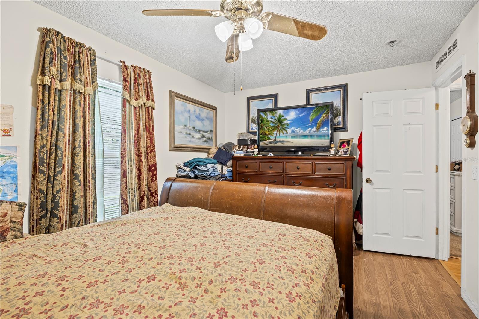 Listing photo id 44 for 8453 Apple Orchard Road