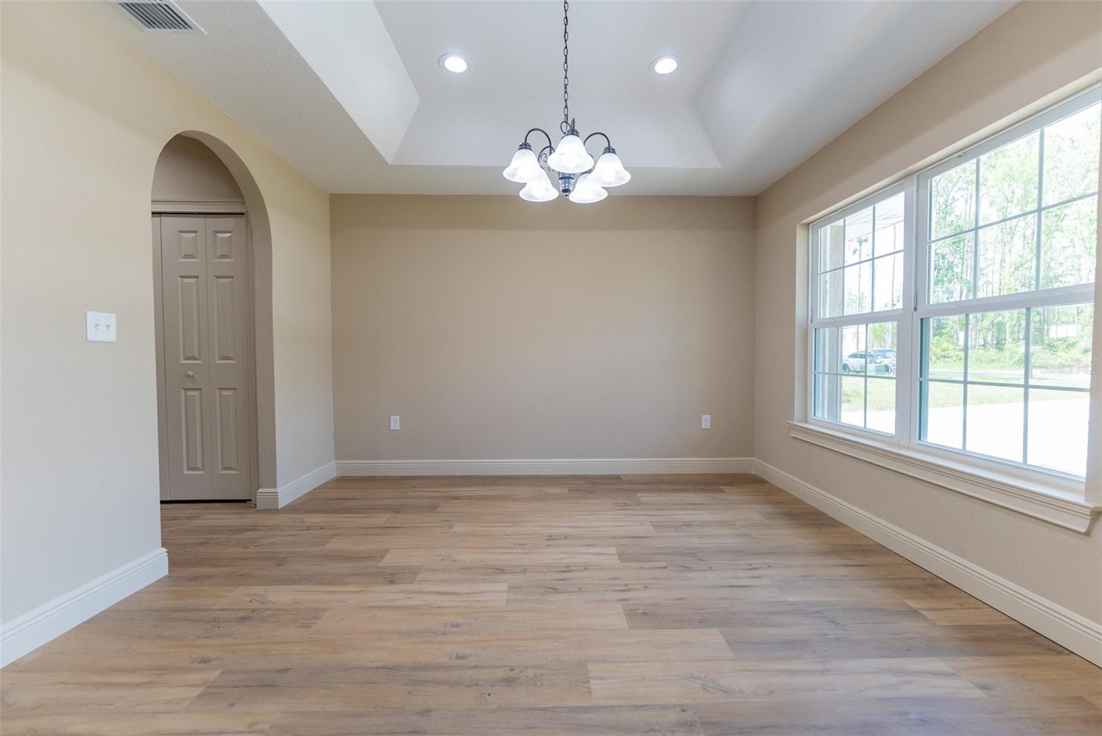 Image 10 of 65 For 22263 Edgewater Boulevard