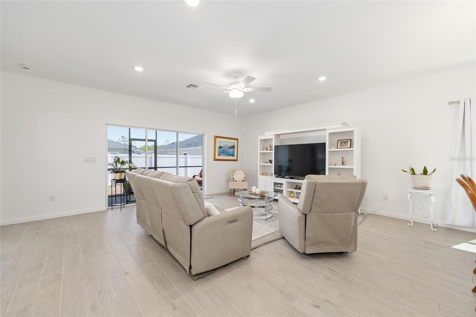 Image 9 of 41 For 7549 77th Avenue