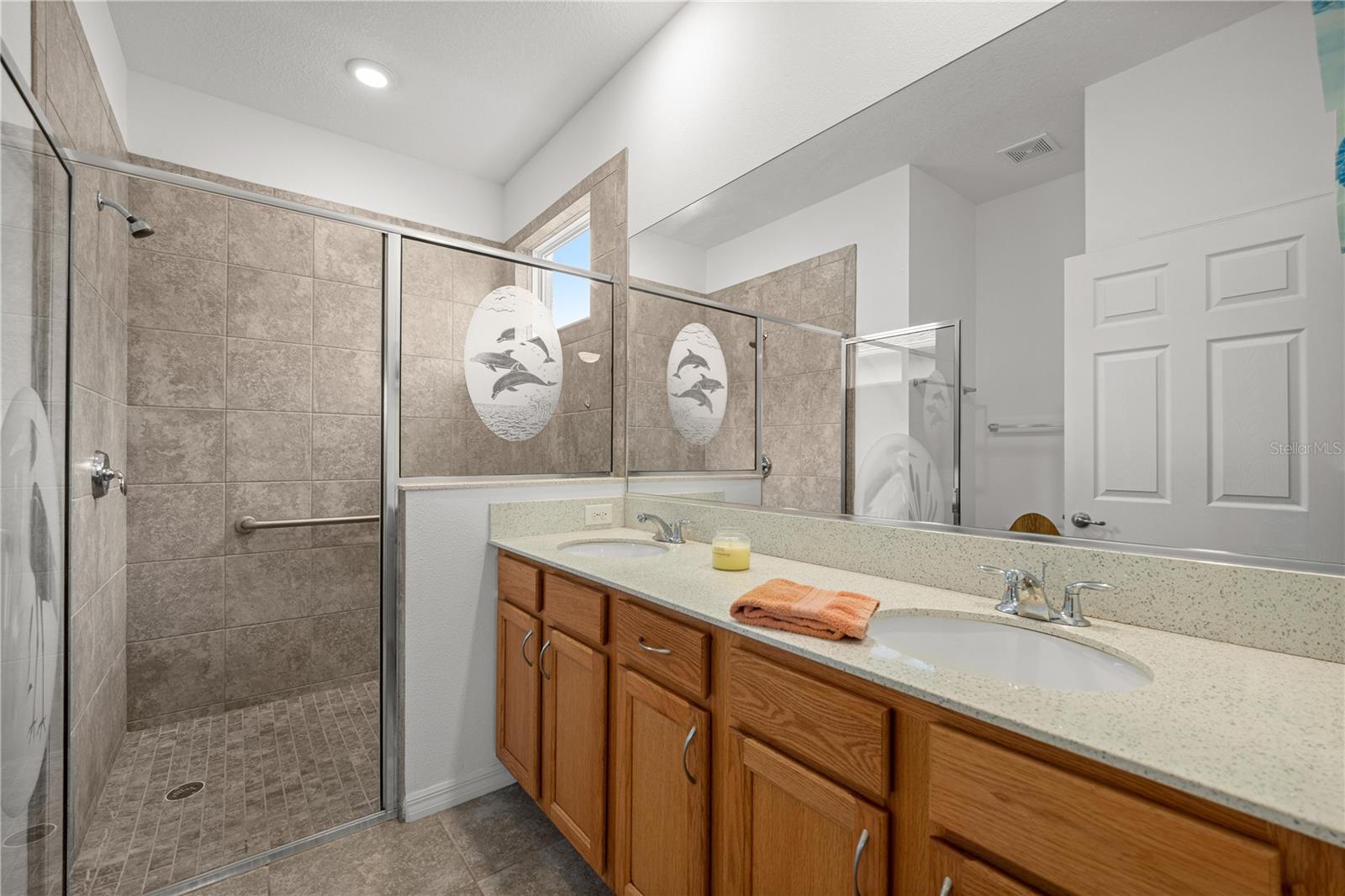 Image 18 of 33 For 7737 86th Loop