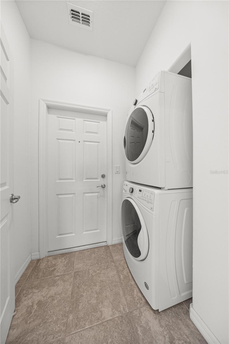 Image 23 of 33 For 7737 86th Loop