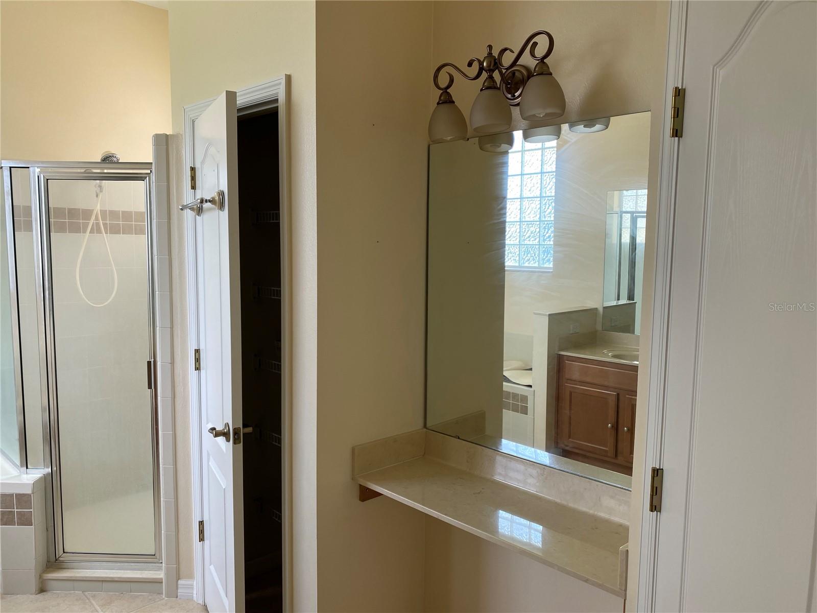 Image 5 of 25 For 12934 Colonnade Circle