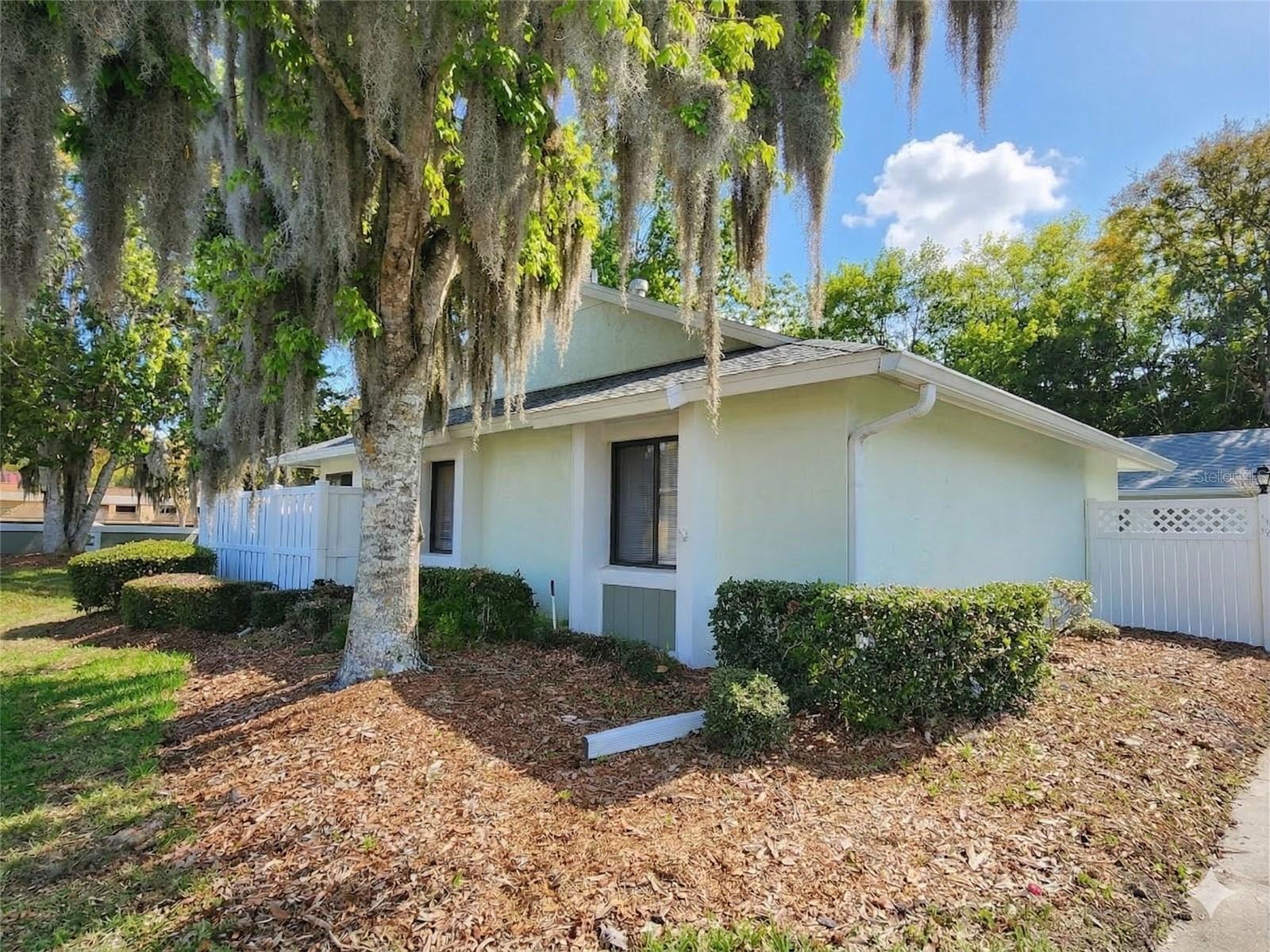 Image 2 of 20 For 20 Lake Forest Court