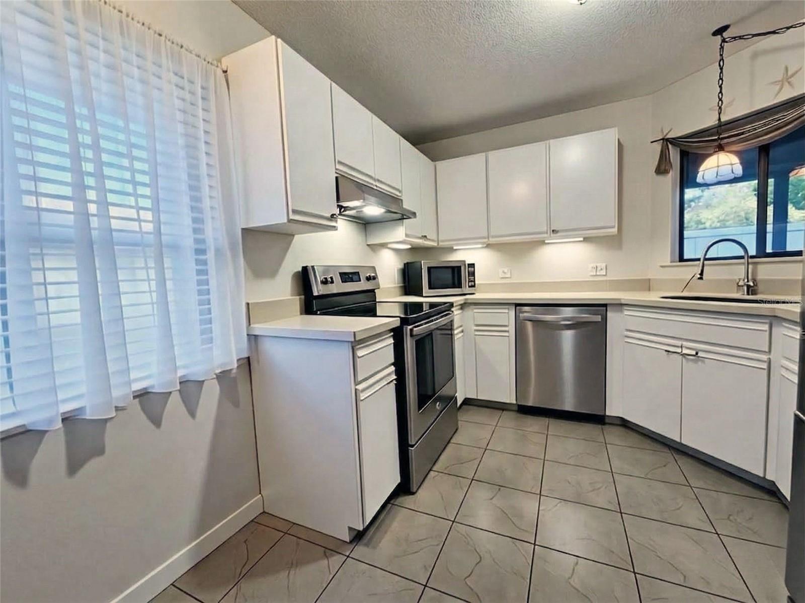 Image 8 of 20 For 20 Lake Forest Court