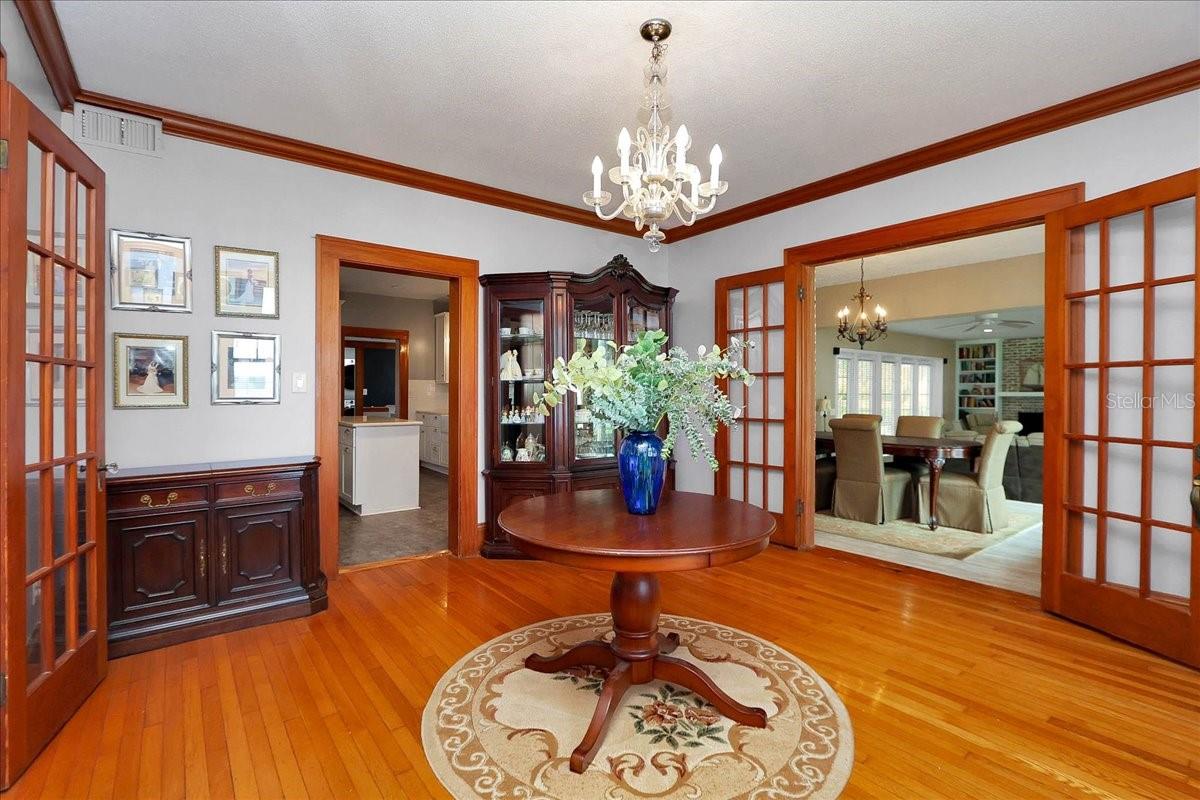 Image 14 of 89 For 405 Lakeshore Drive