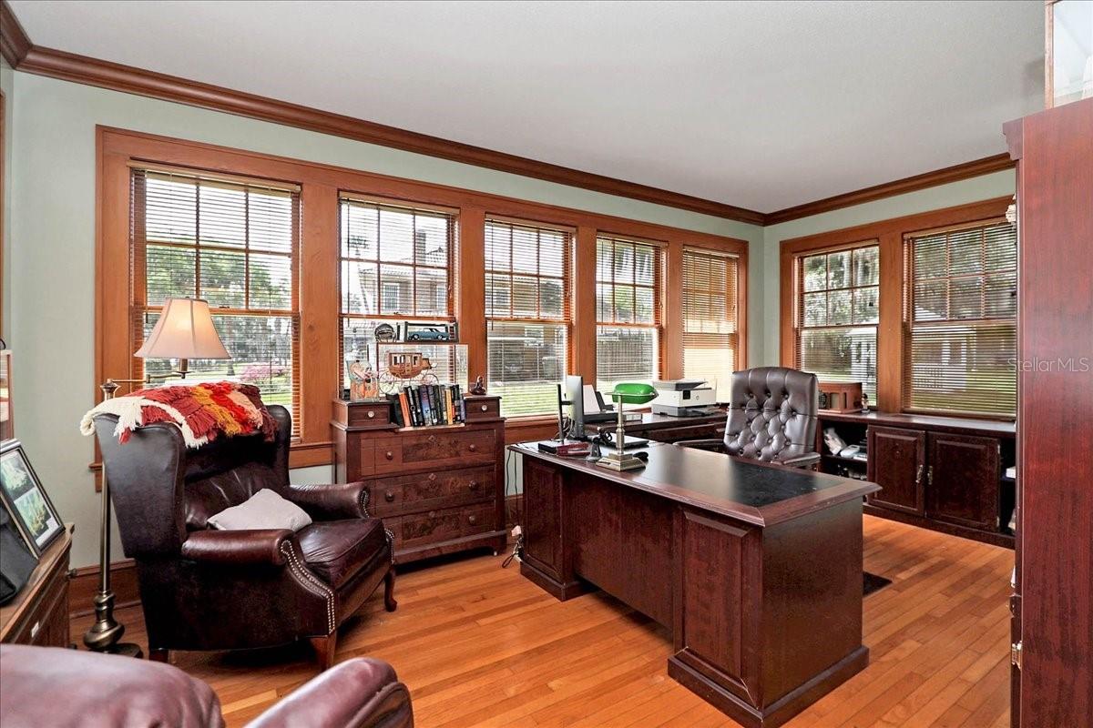 Image 16 of 89 For 405 Lakeshore Drive