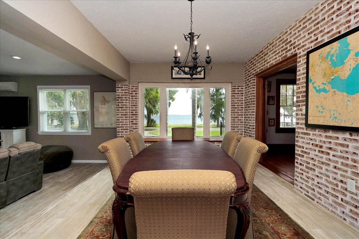 Image 20 of 89 For 405 Lakeshore Drive