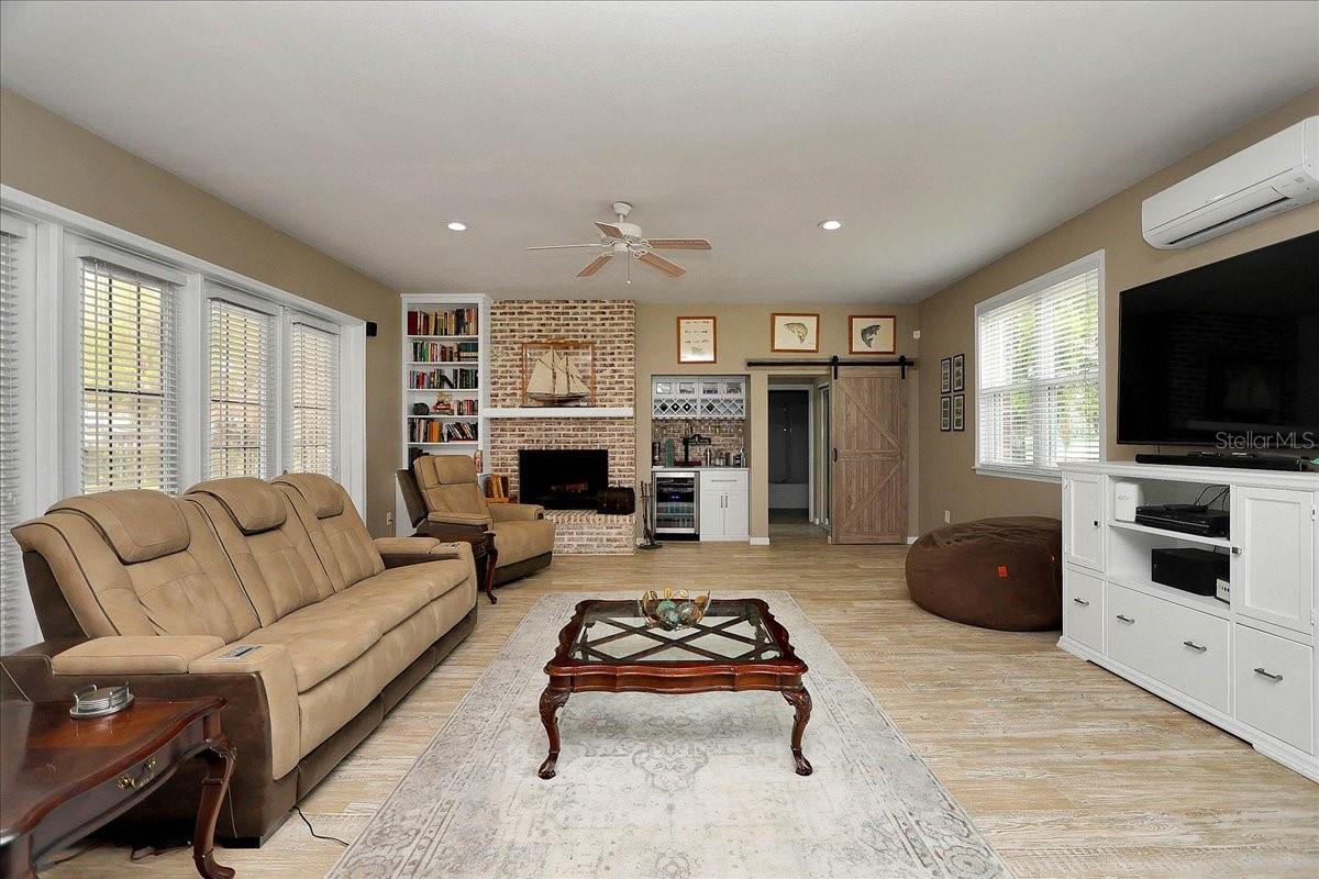 Image 23 of 89 For 405 Lakeshore Drive