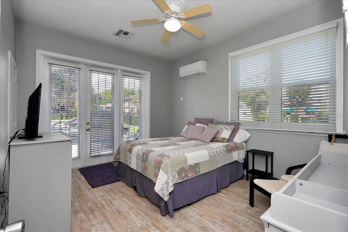 Image 27 of 89 For 405 Lakeshore Drive