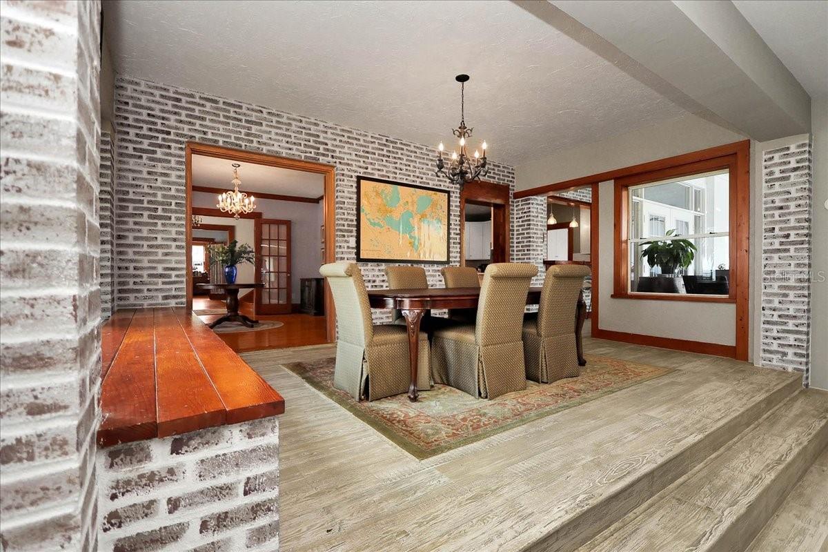 Image 29 of 89 For 405 Lakeshore Drive