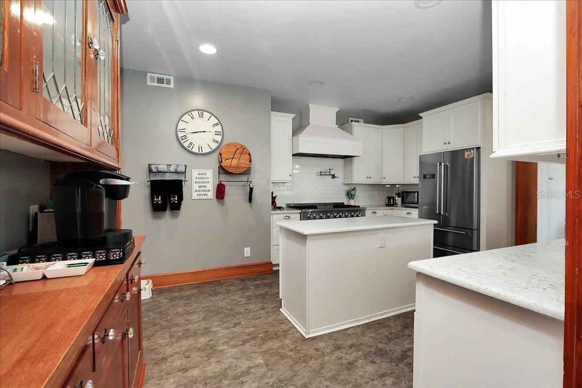 Image 31 of 89 For 405 Lakeshore Drive